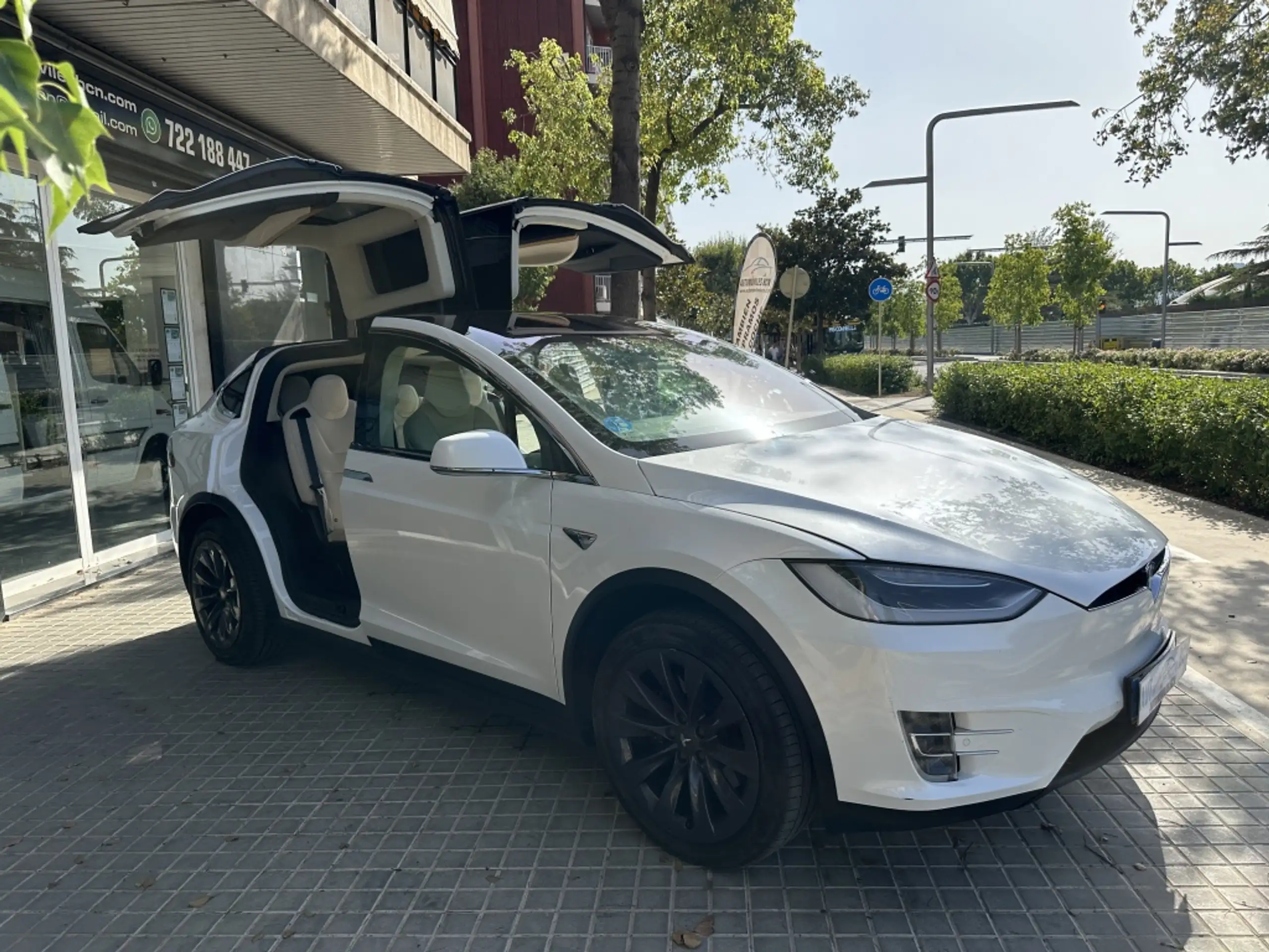 Tesla - Model X