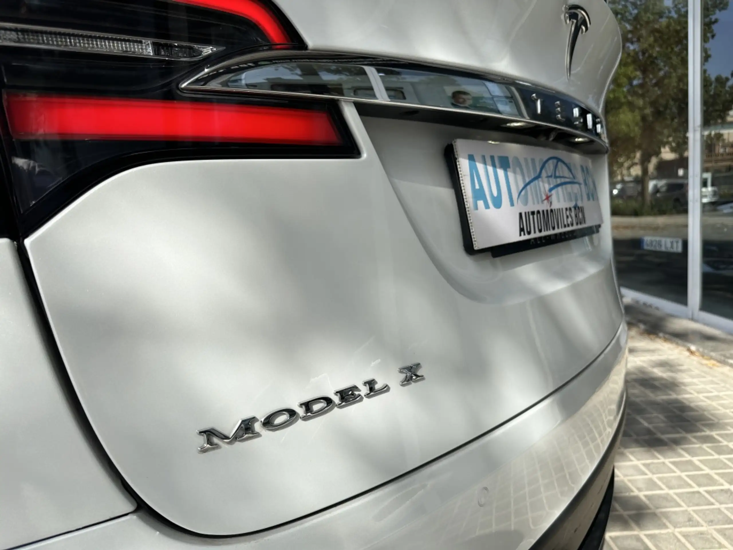 Tesla - Model X