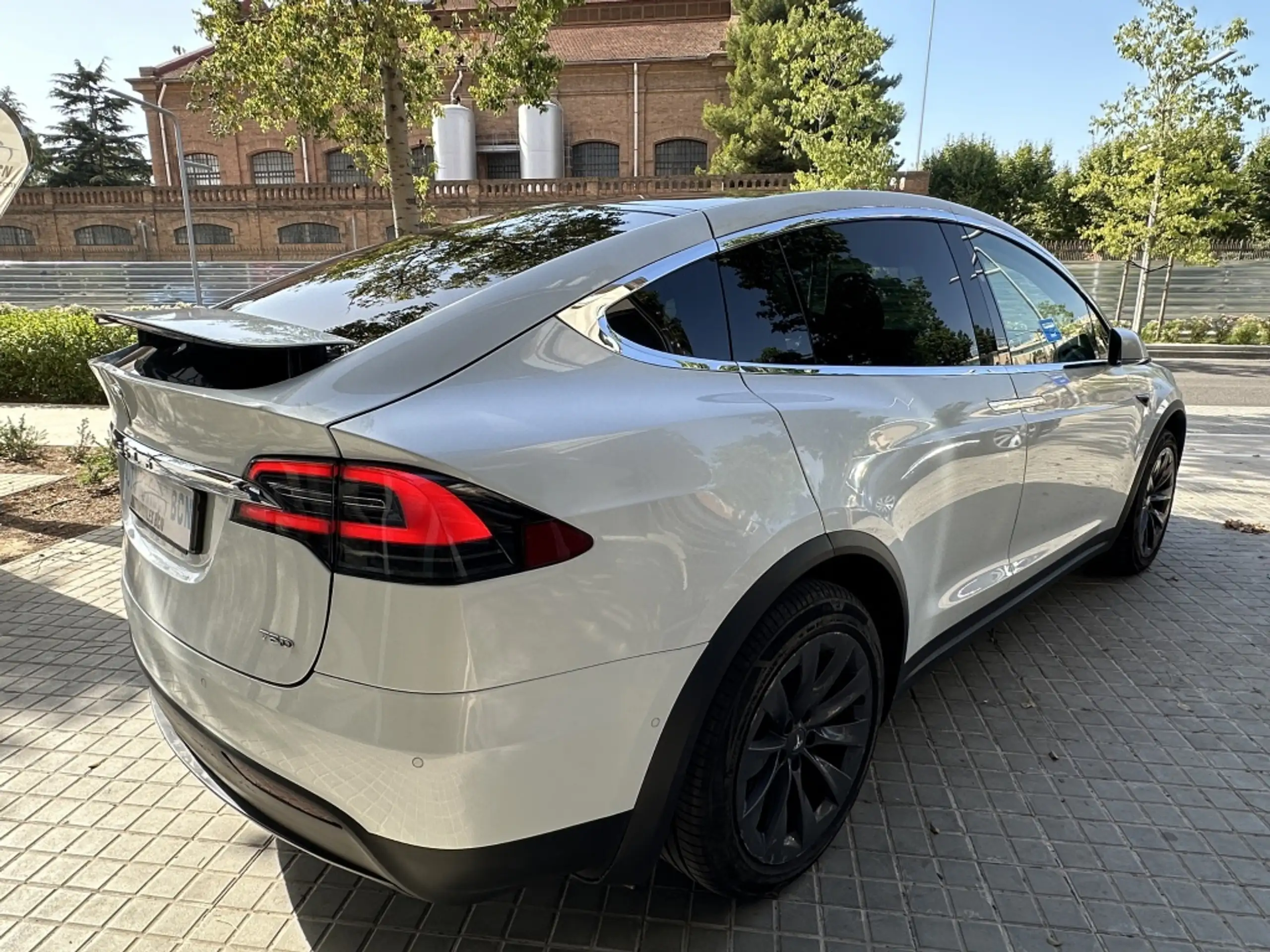 Tesla - Model X