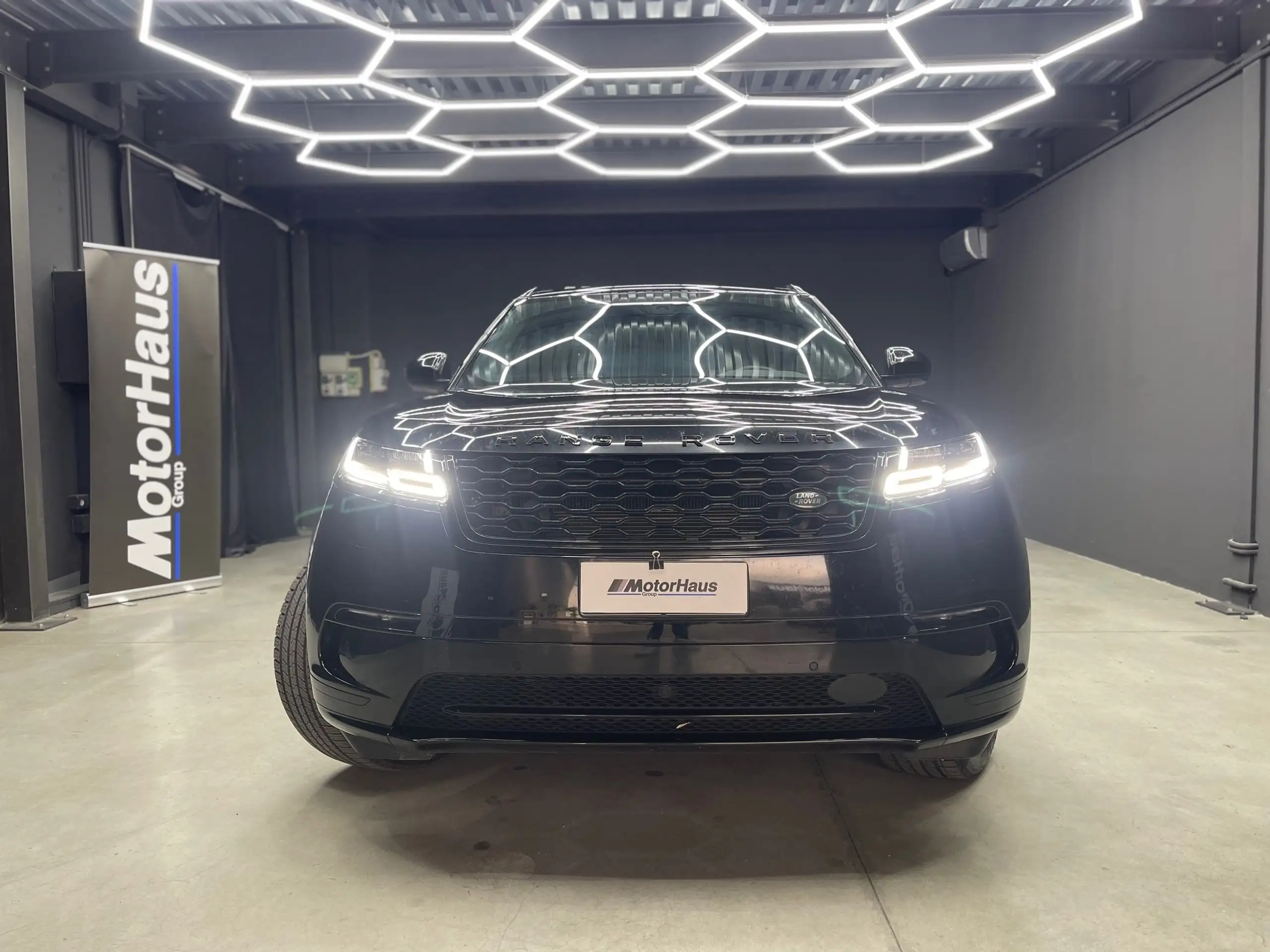 Land Rover - Range Rover Velar