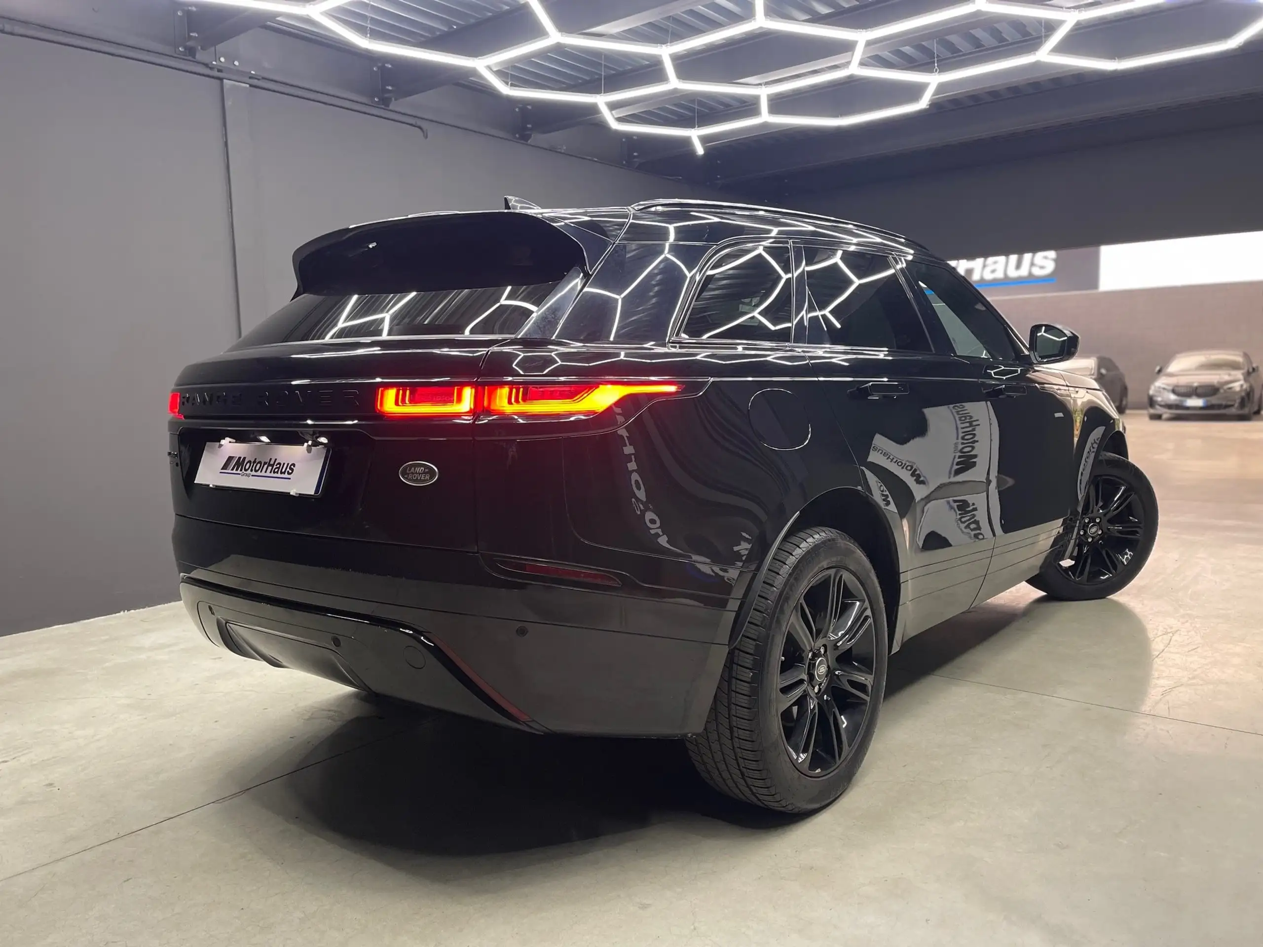 Land Rover - Range Rover Velar