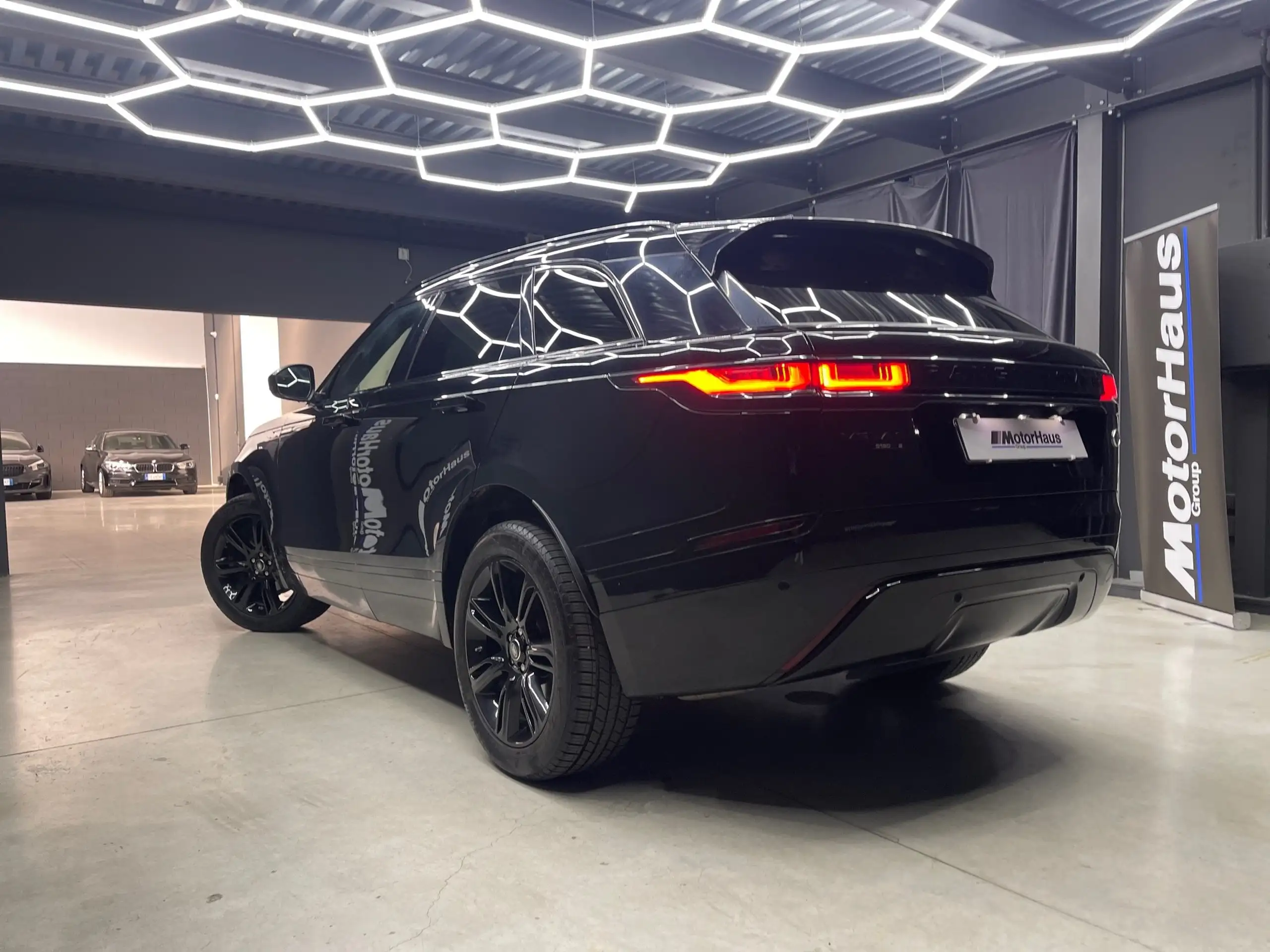 Land Rover - Range Rover Velar