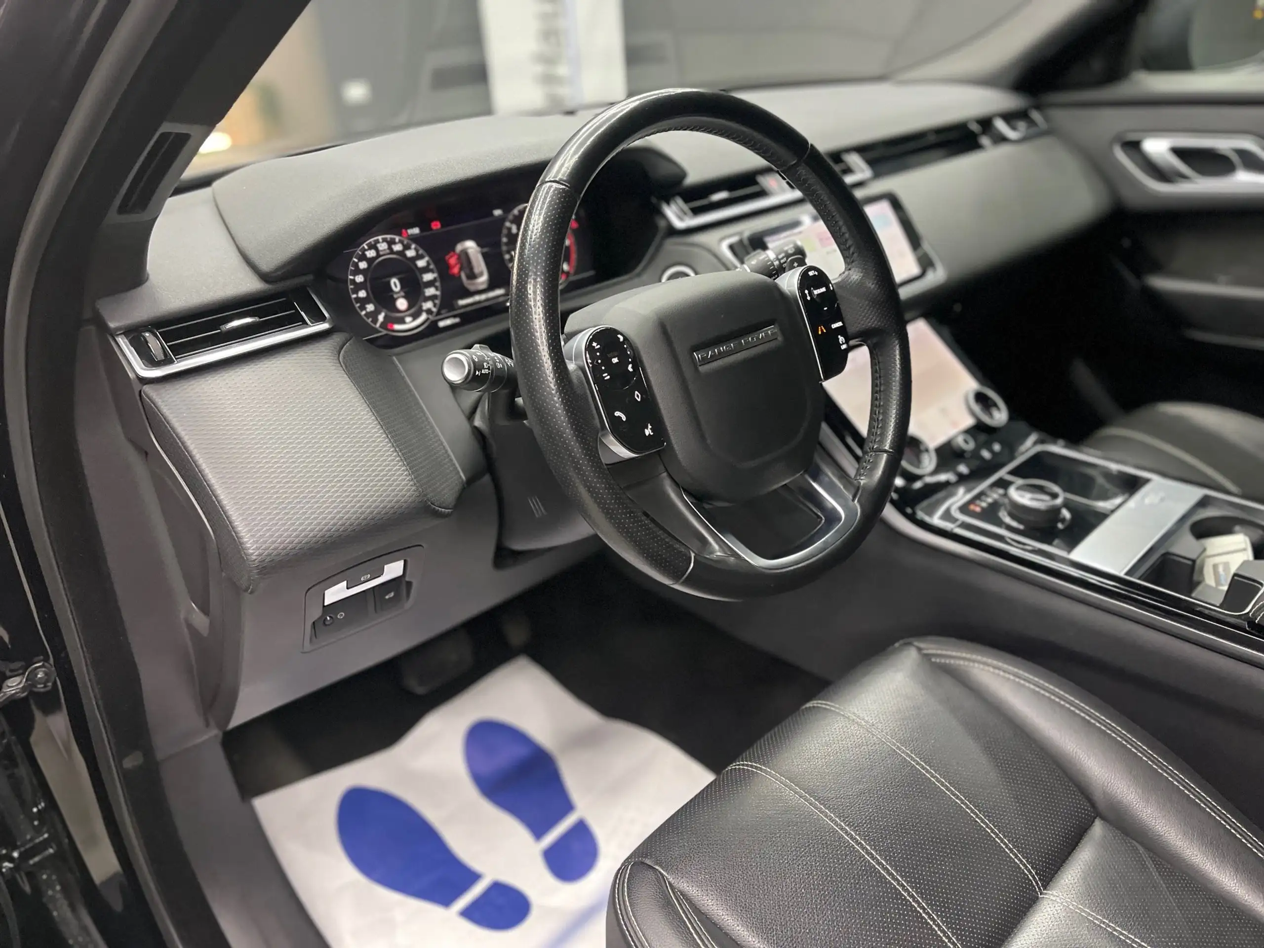 Land Rover - Range Rover Velar