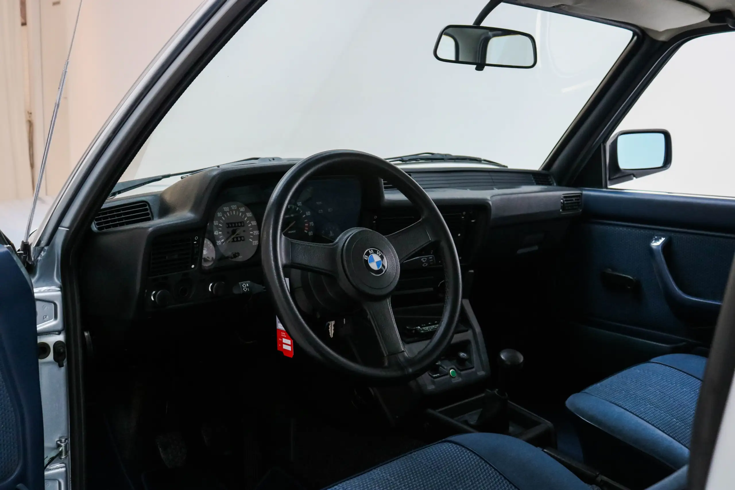 BMW - 323