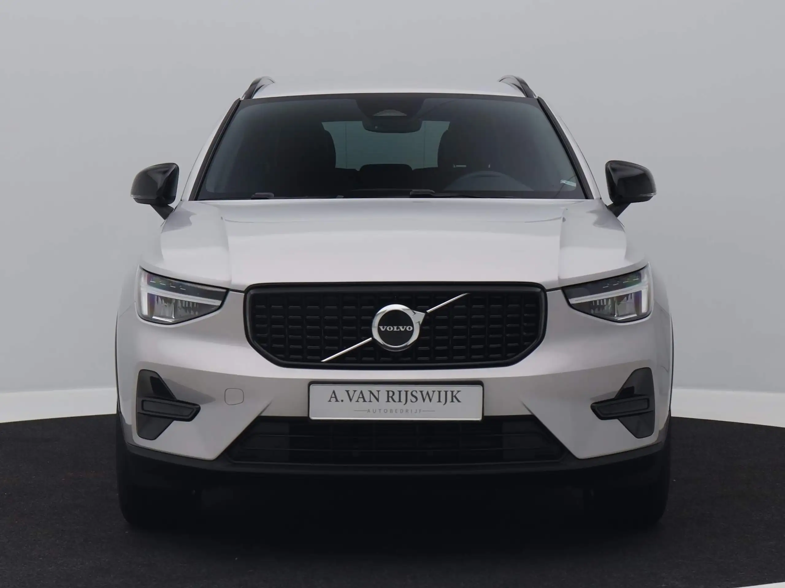 Volvo - XC40