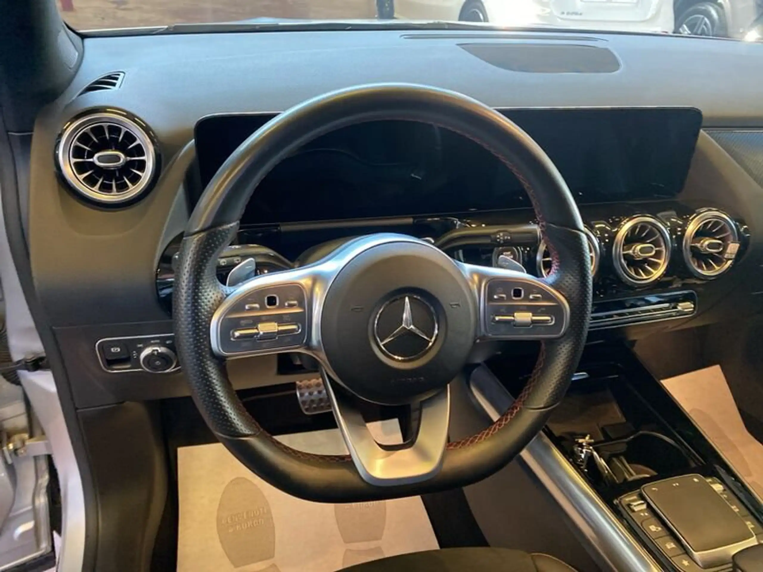 Mercedes-Benz - GLA 200