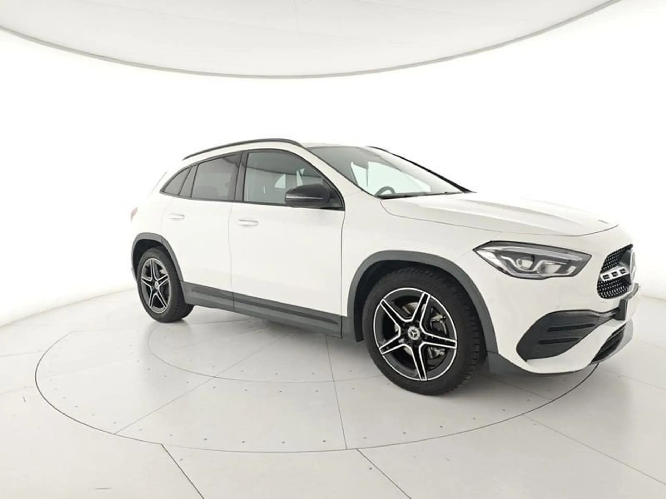 Mercedes-Benz - GLA 200