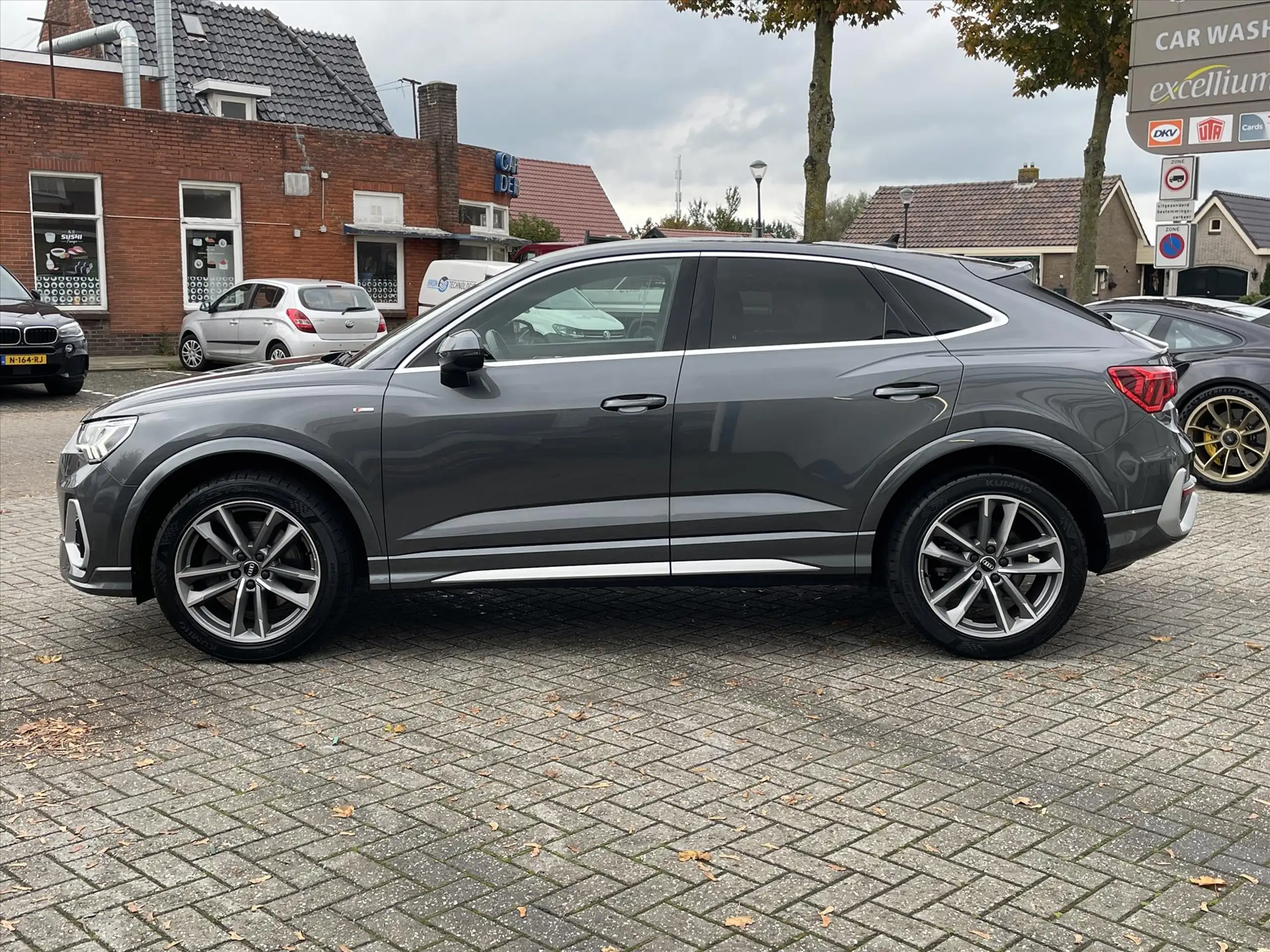 Audi - Q3