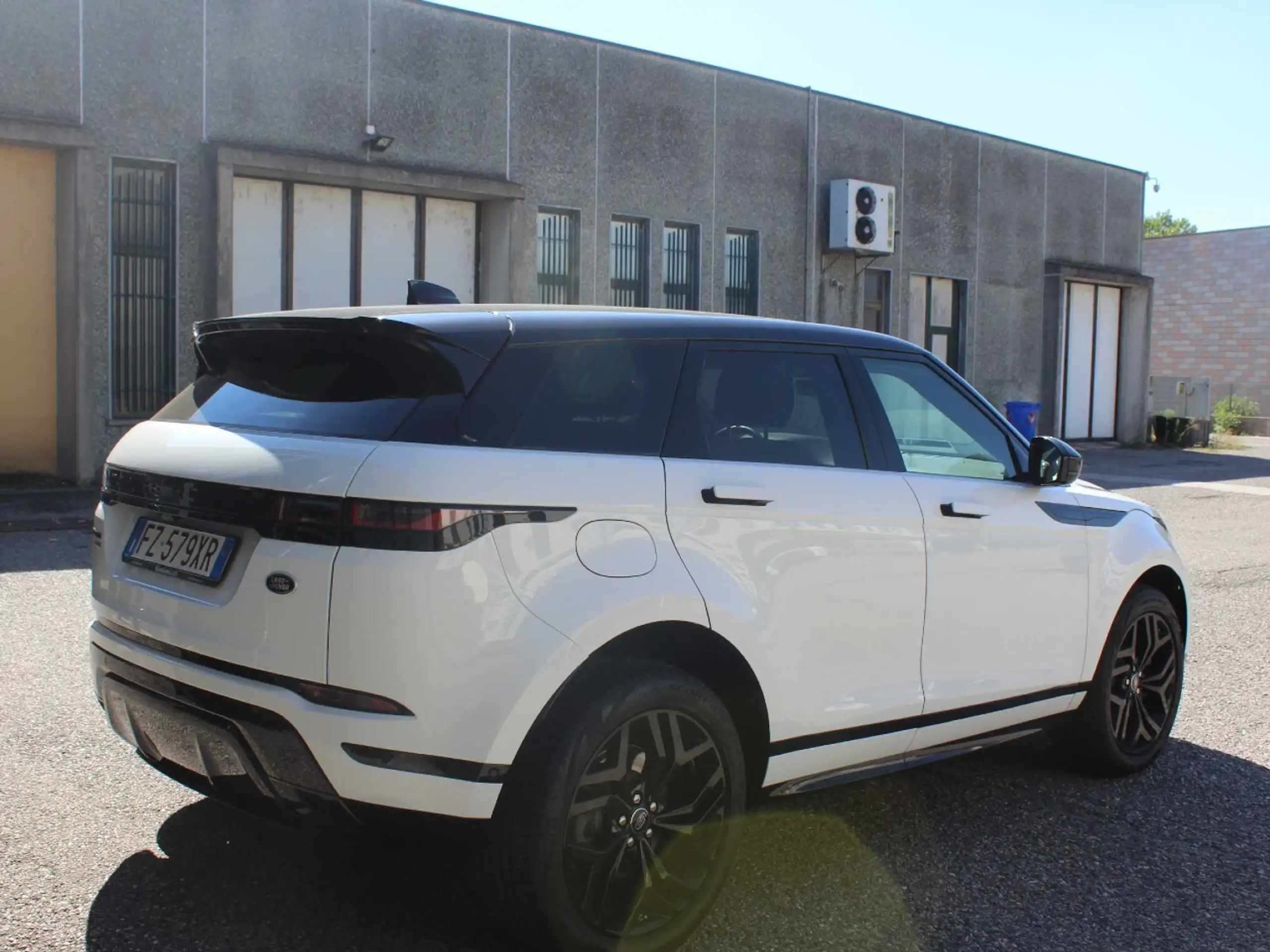 Land Rover - Range Rover Evoque