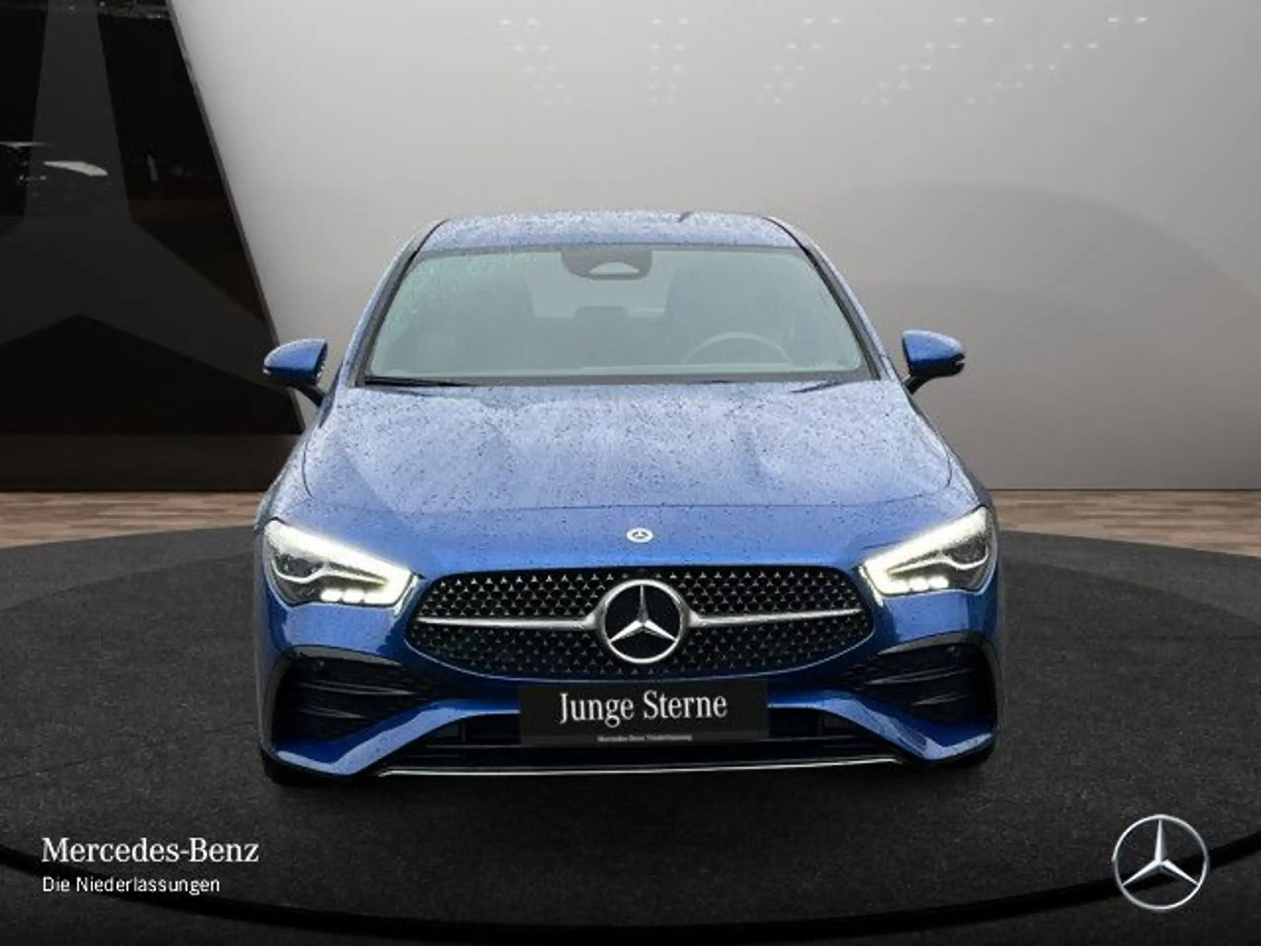 Mercedes-Benz - CLA 220