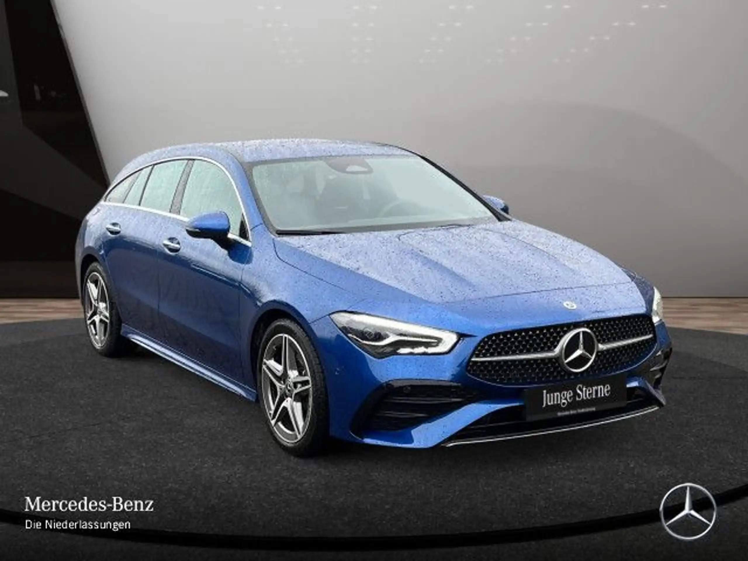 Mercedes-Benz - CLA 220