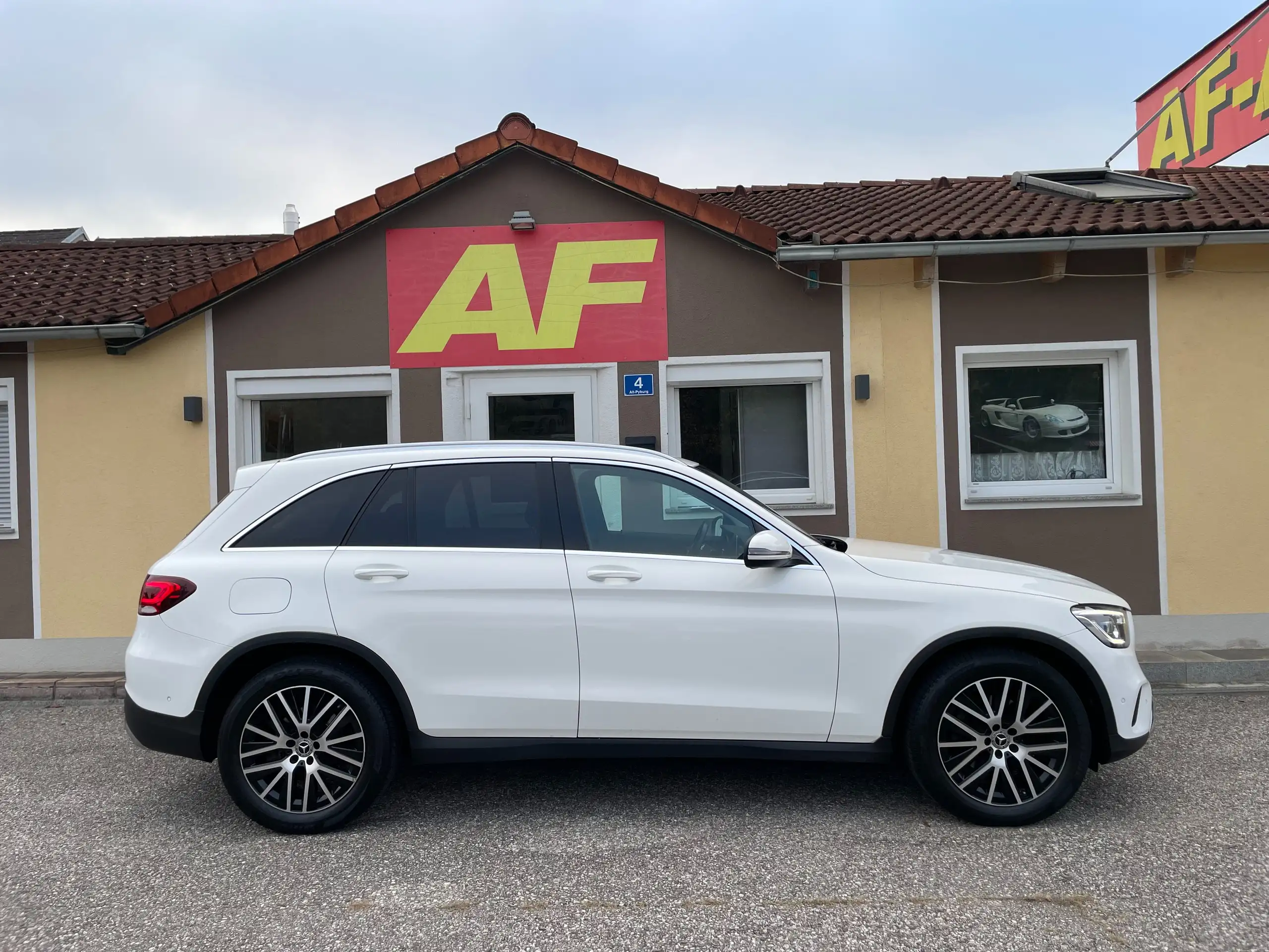 Mercedes-Benz - GLC 220