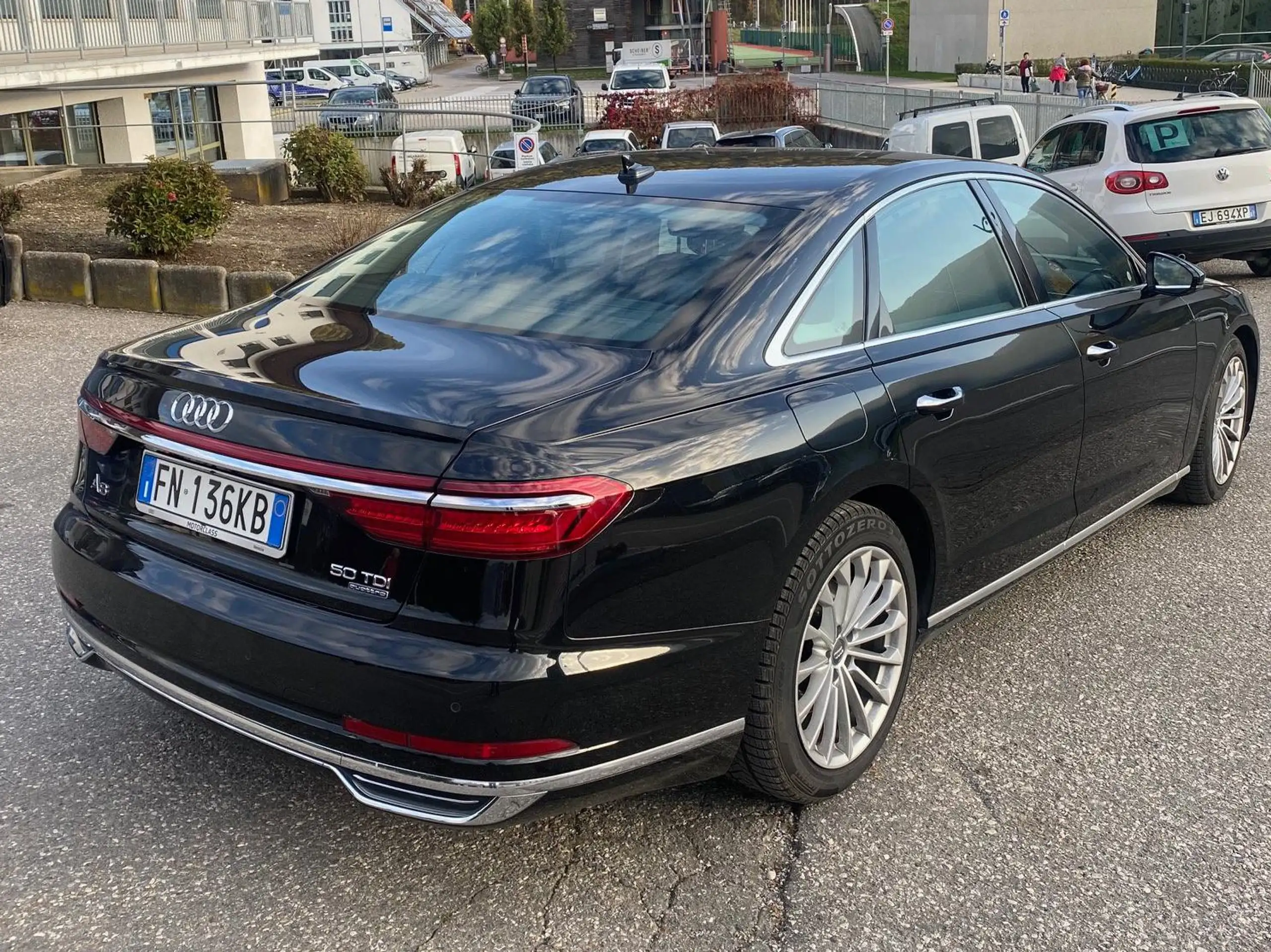 Audi - A8