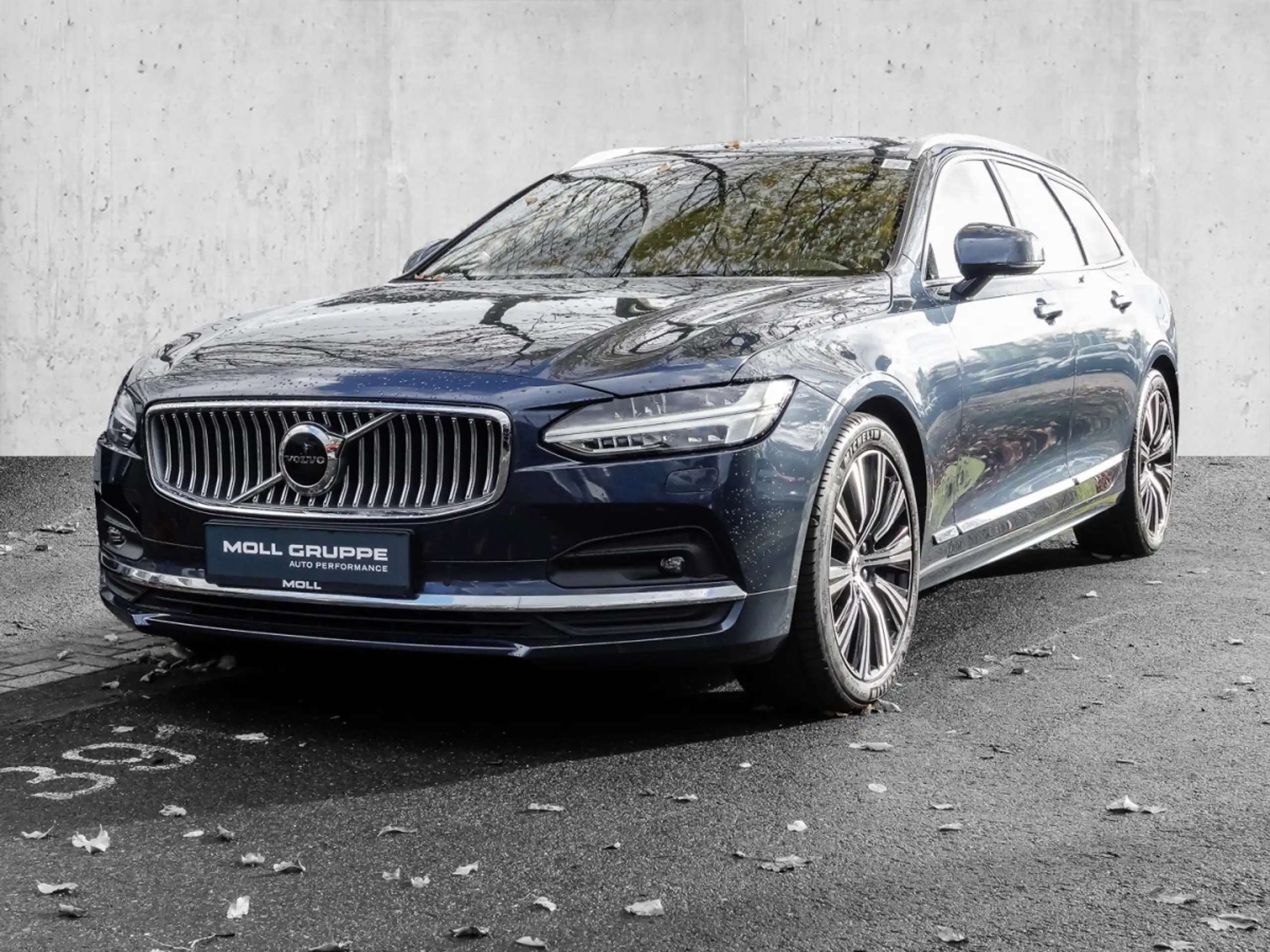 Volvo - V90