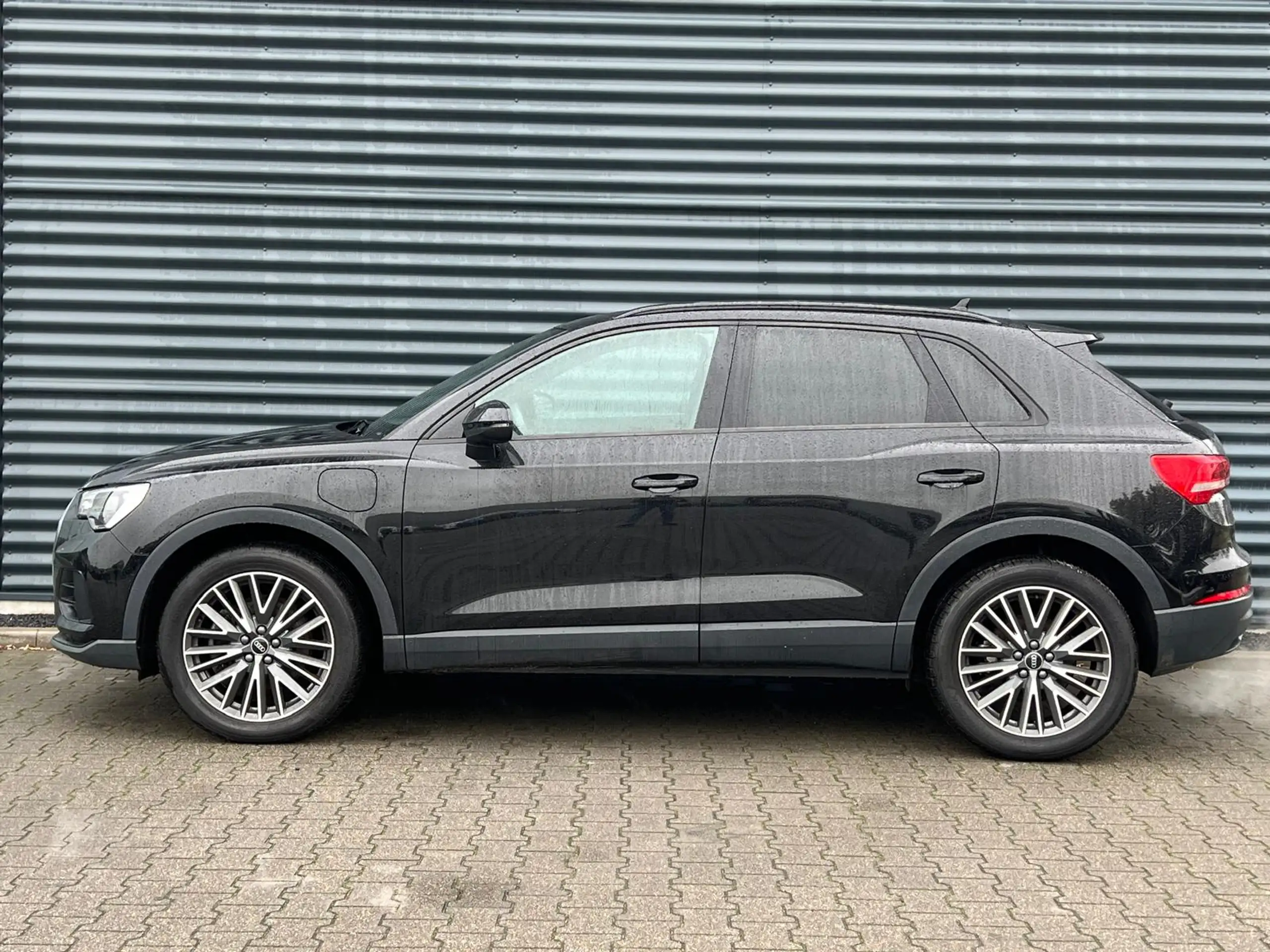 Audi - Q3