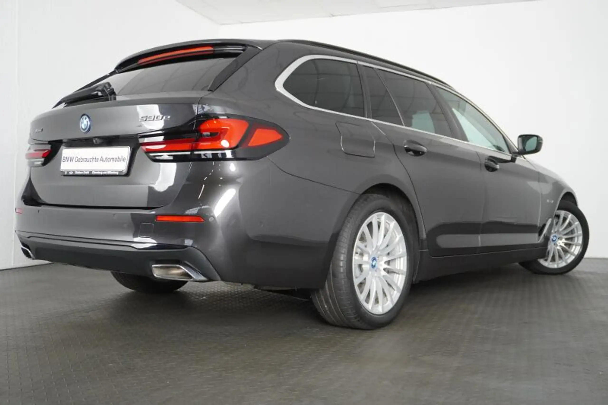 BMW - 530