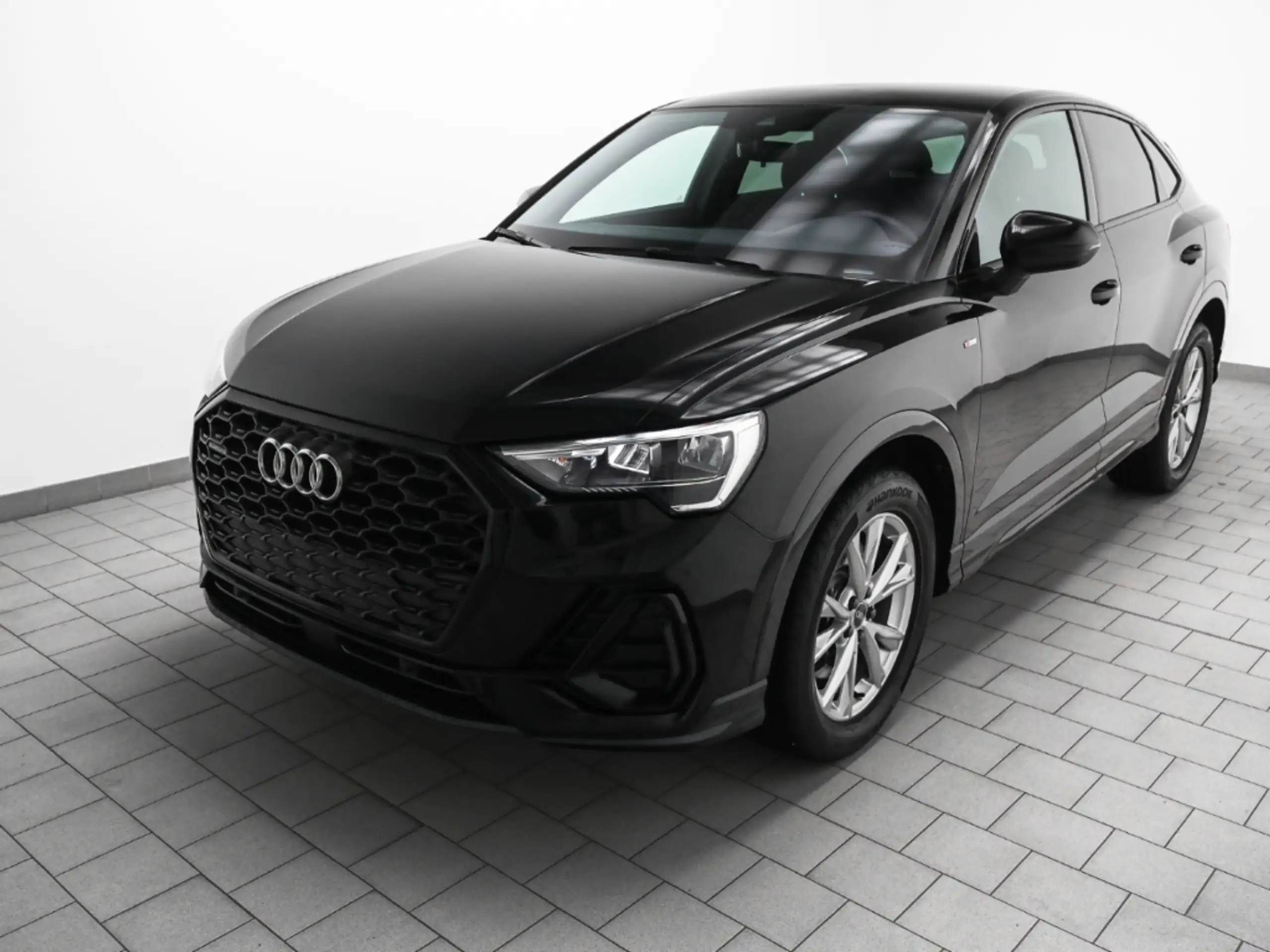 Audi - Q3