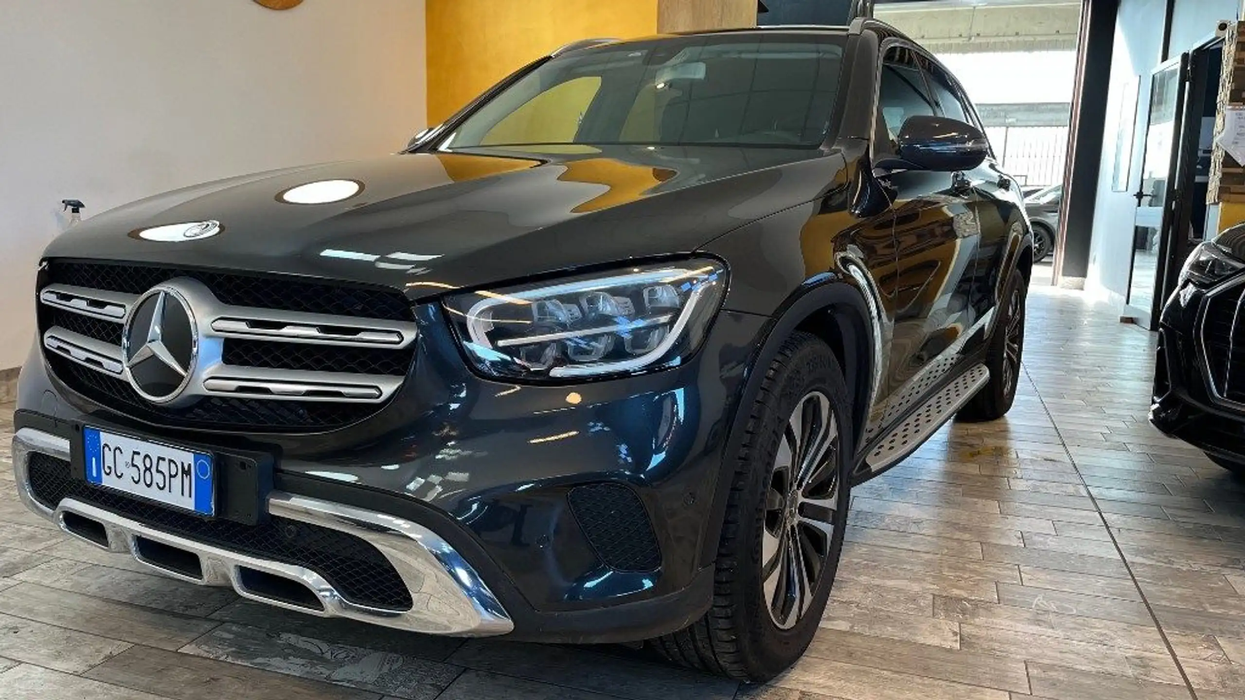 Mercedes-Benz - GLC 300