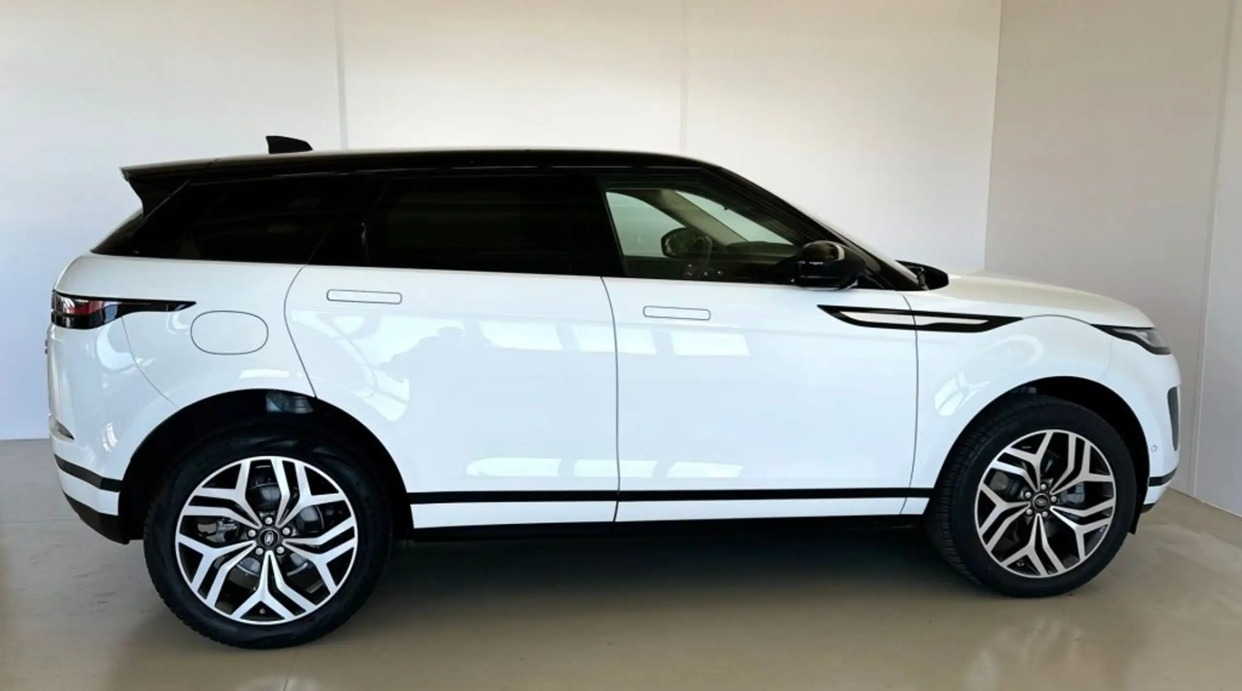 Land Rover - Range Rover Evoque