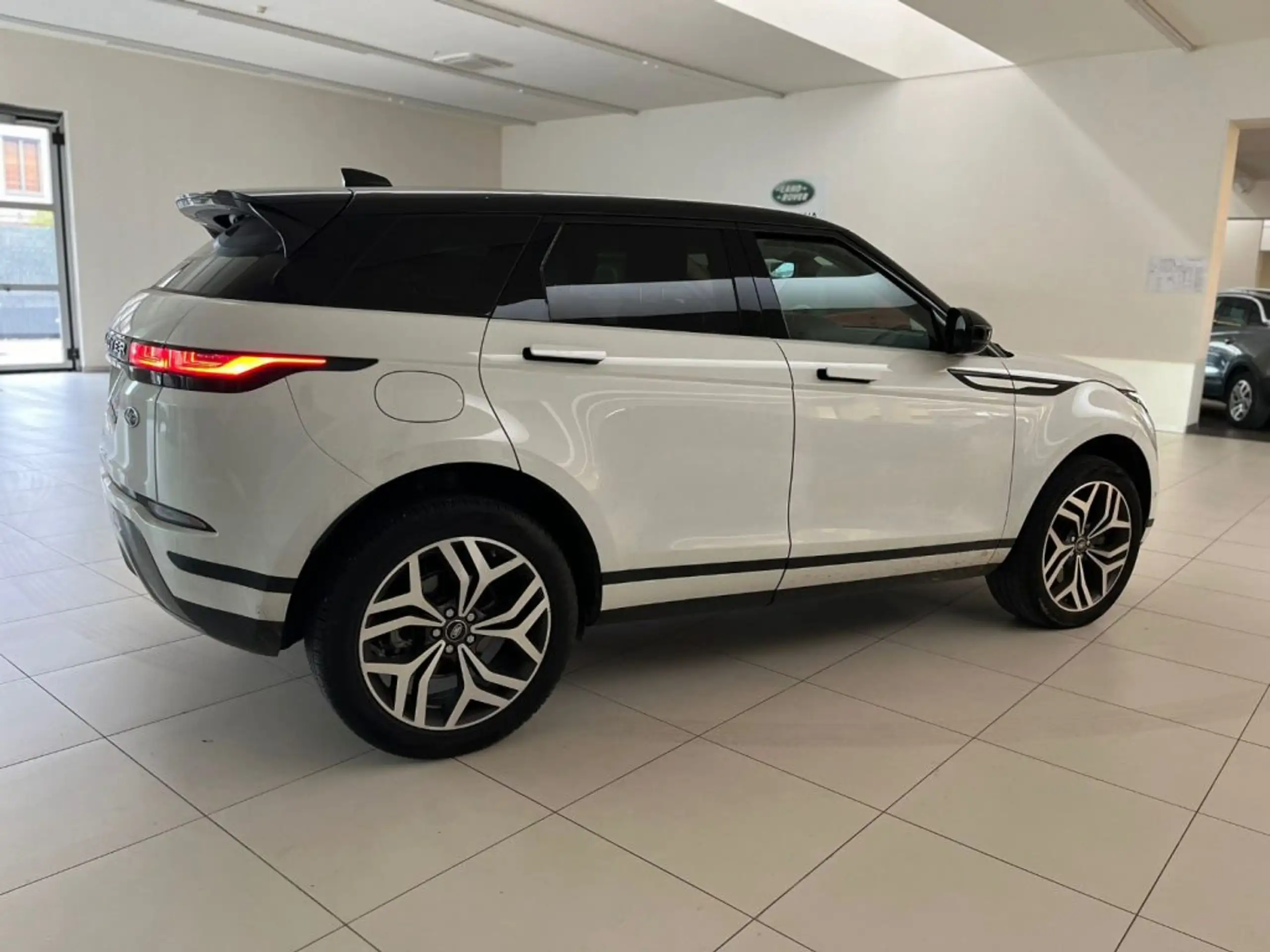 Land Rover - Range Rover Evoque