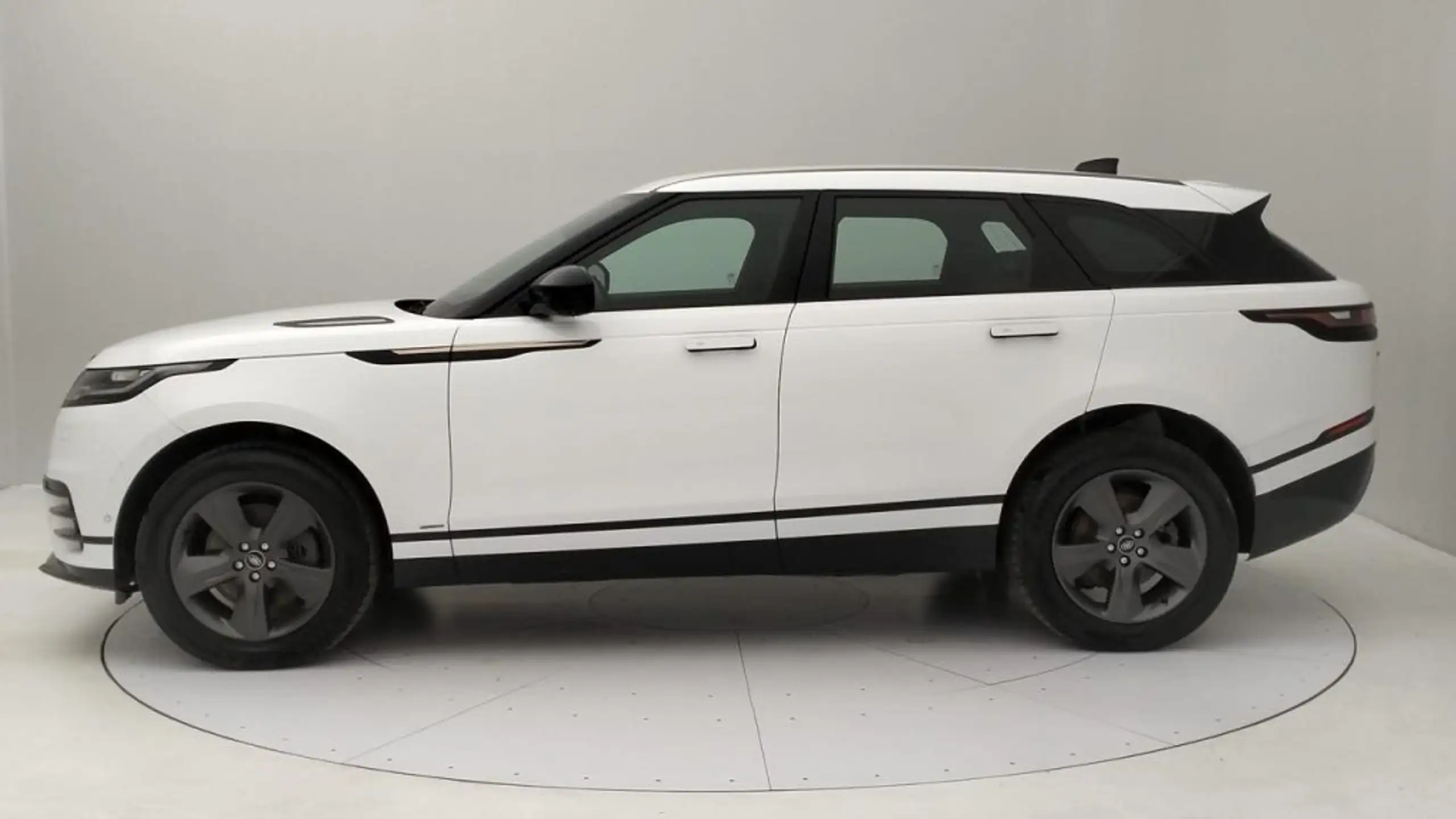 Land Rover - Range Rover Velar