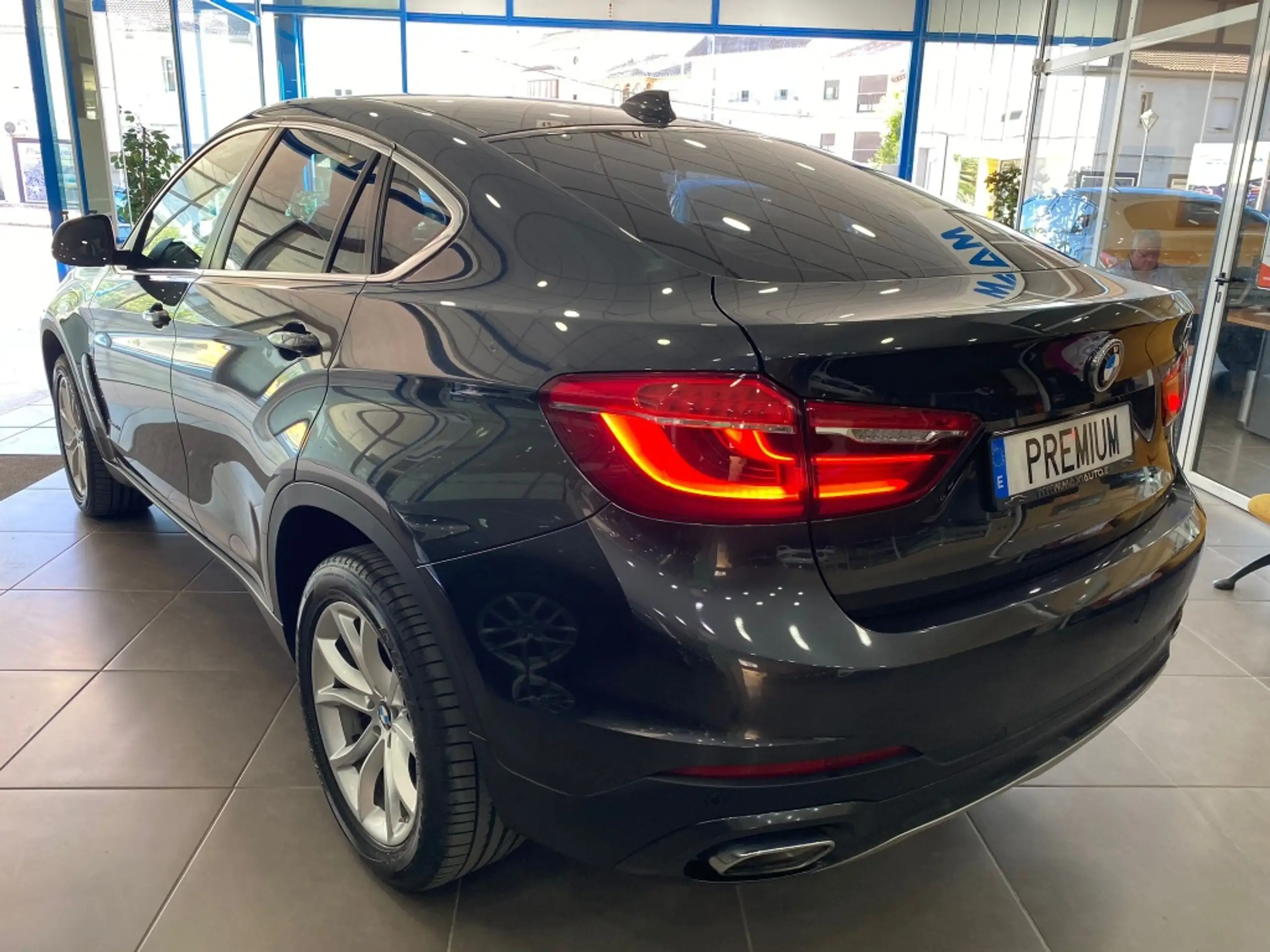 BMW - X6