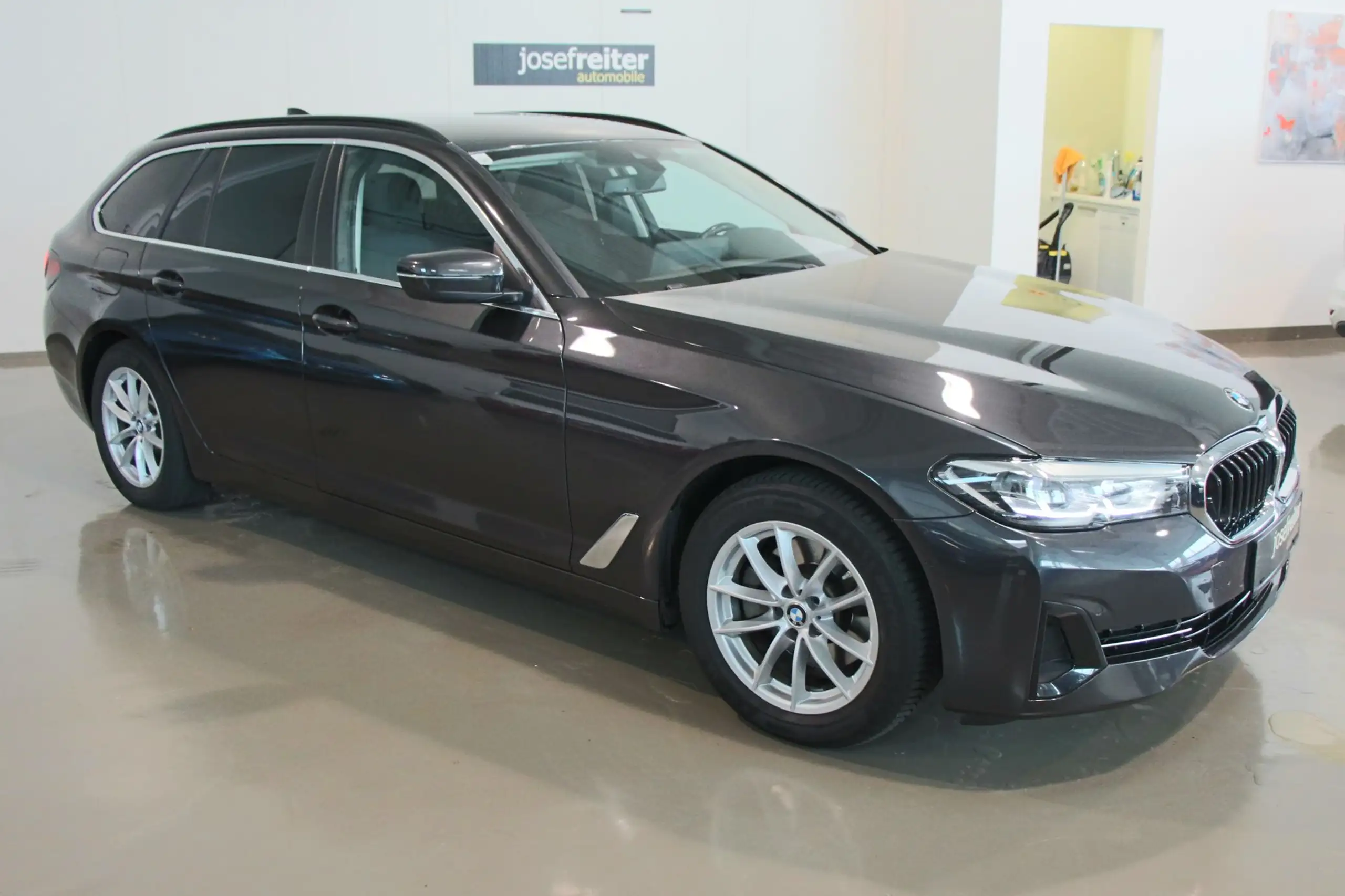 BMW - 520