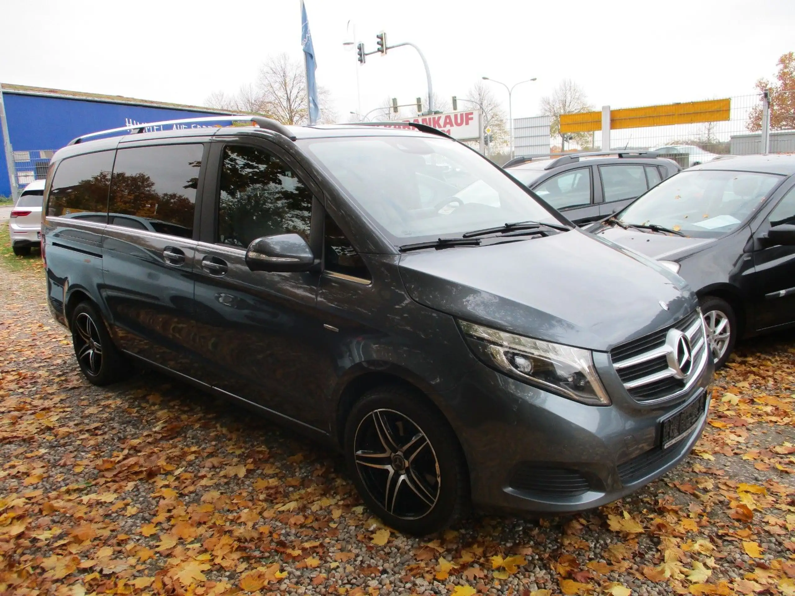 Mercedes-Benz - V 220