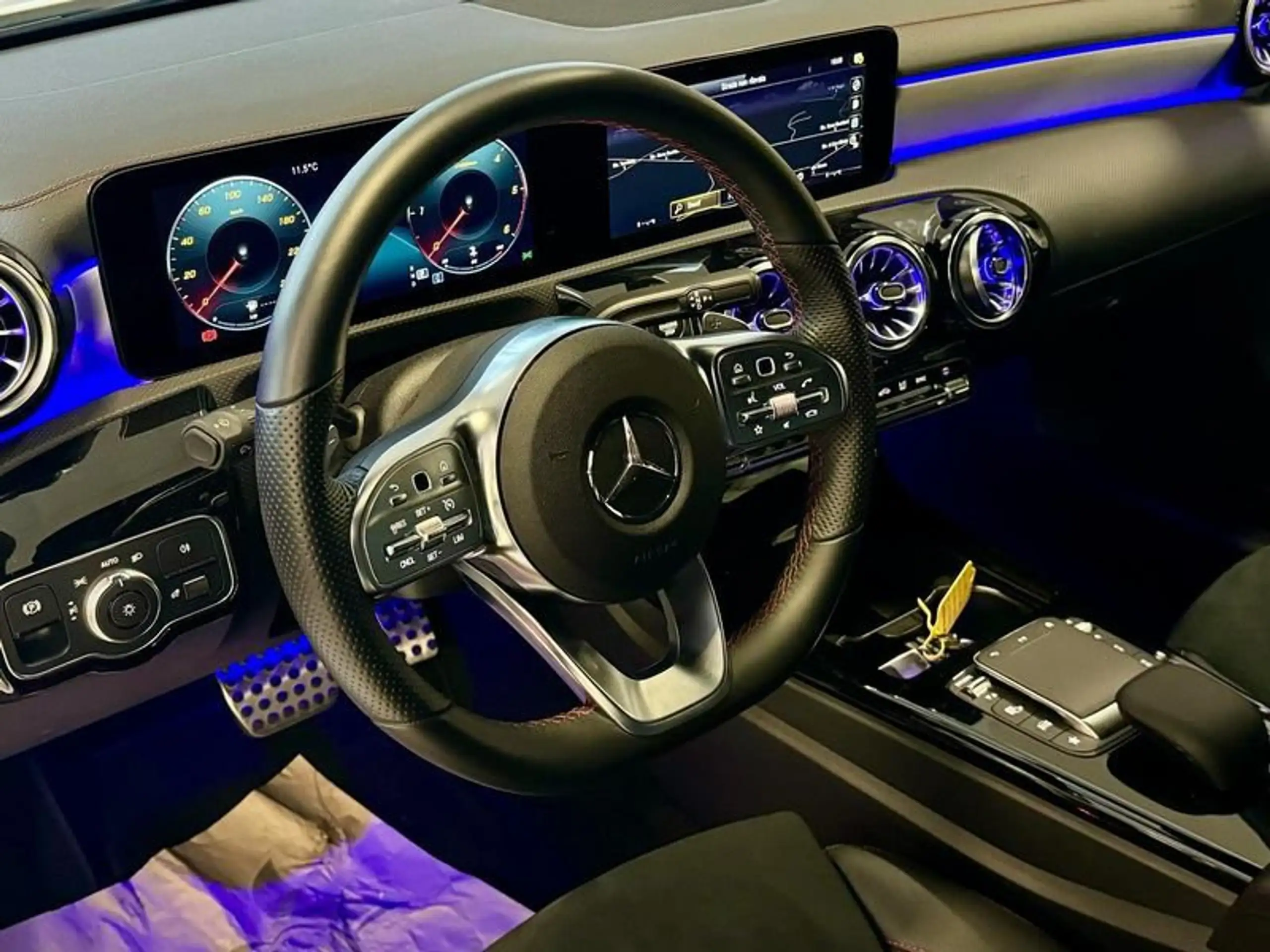 Mercedes-Benz - CLA 200