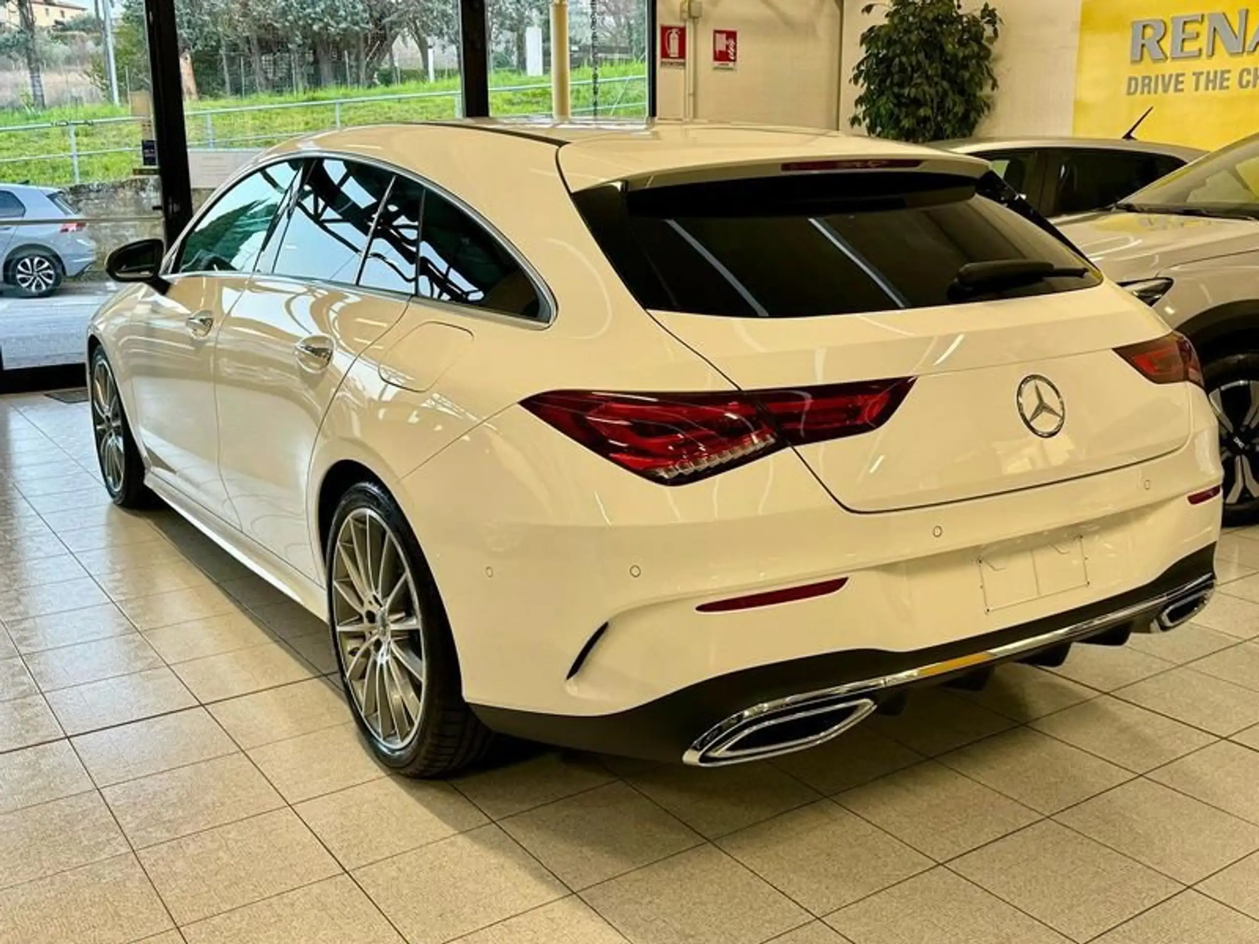 Mercedes-Benz - CLA 200