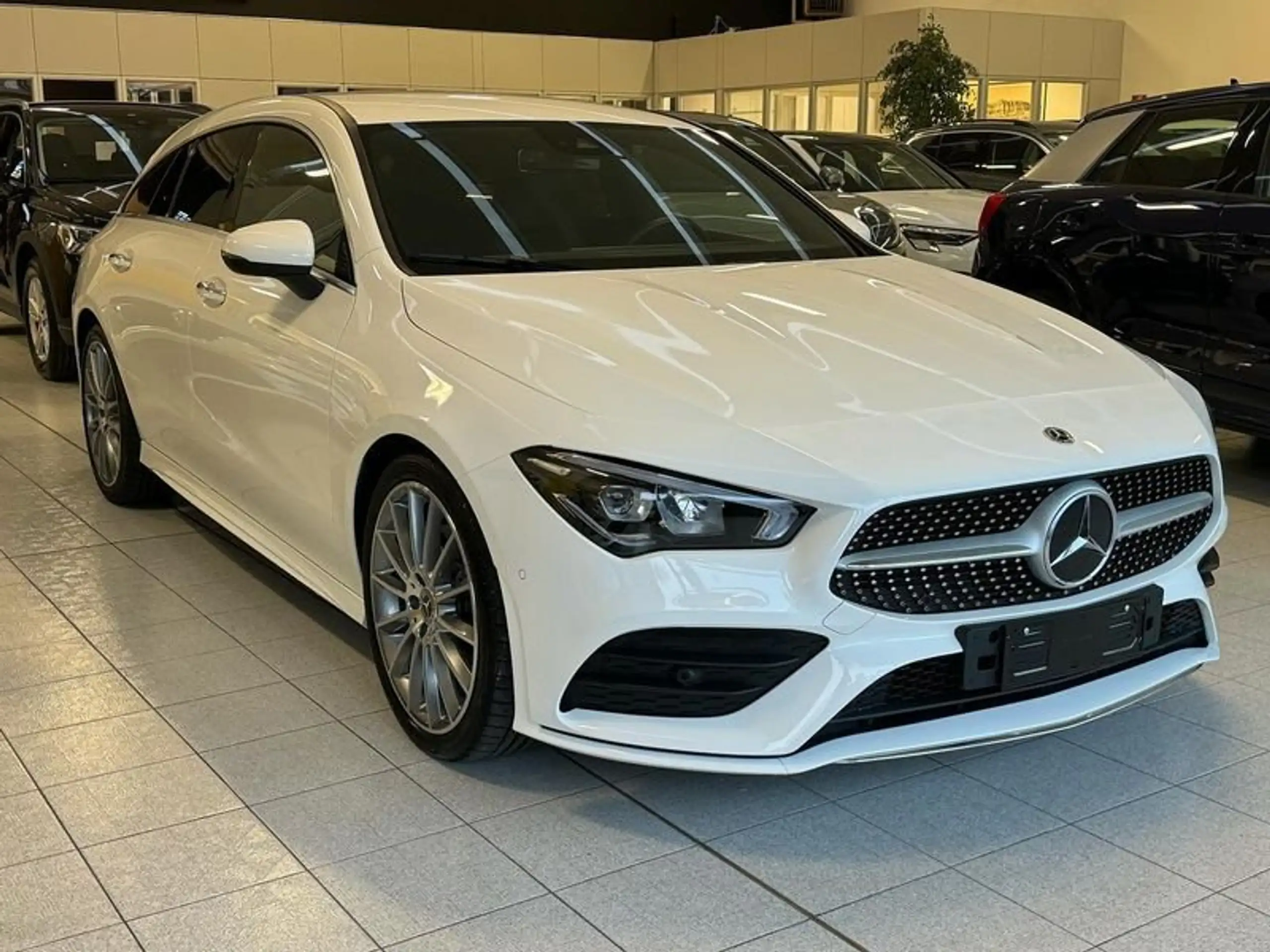 Mercedes-Benz - CLA 200