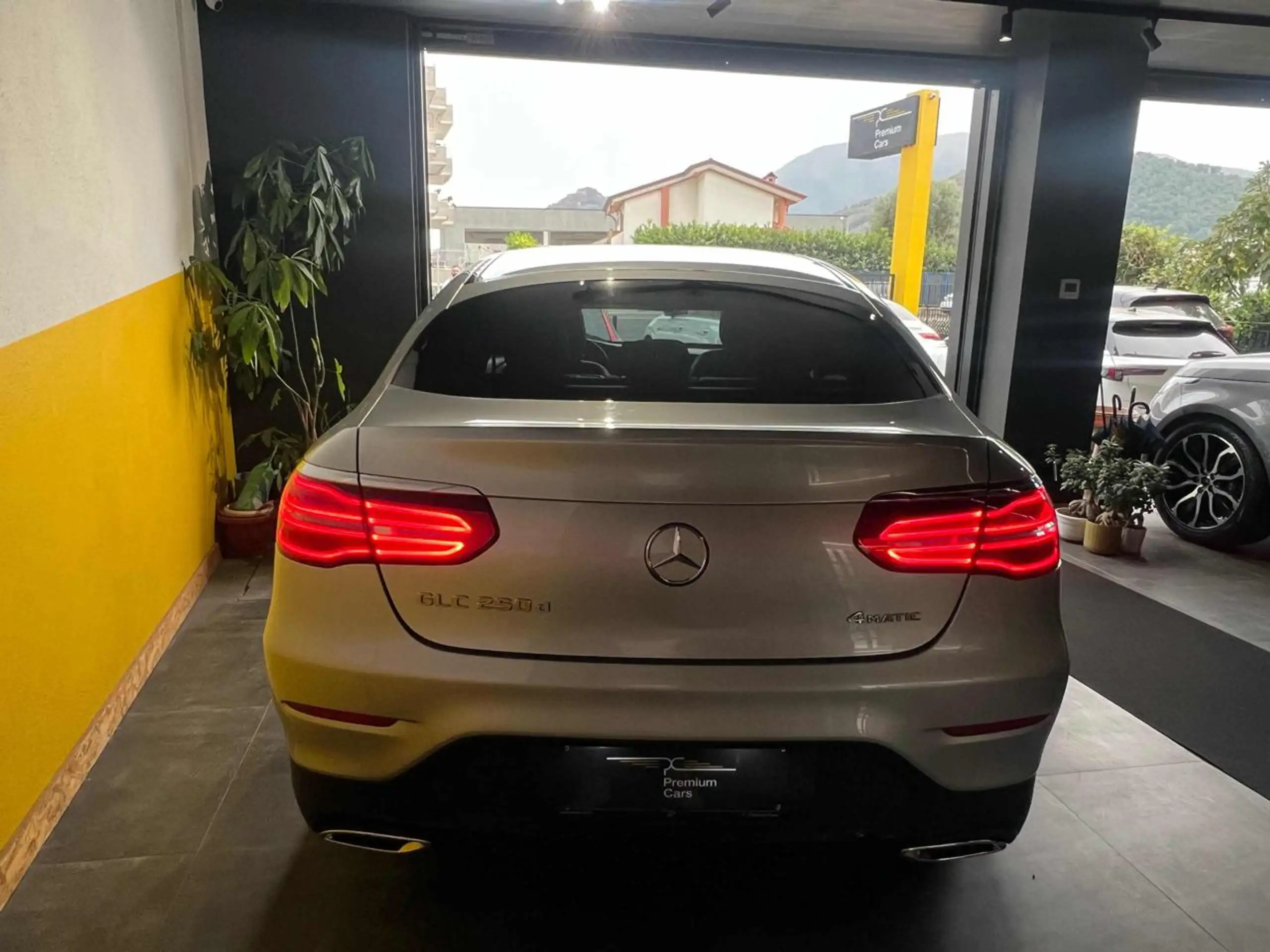 Mercedes-Benz - GLC 250