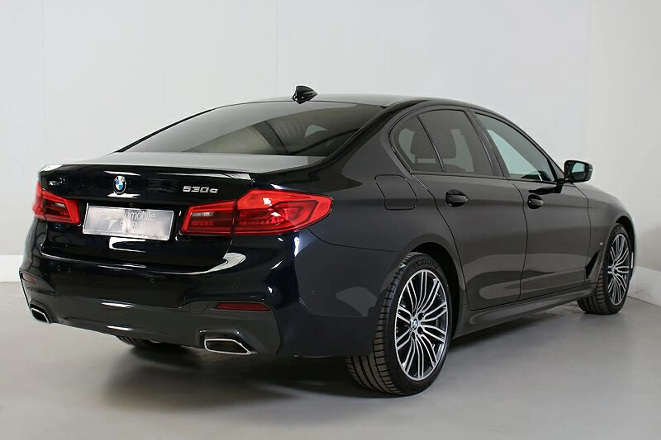 BMW - 530