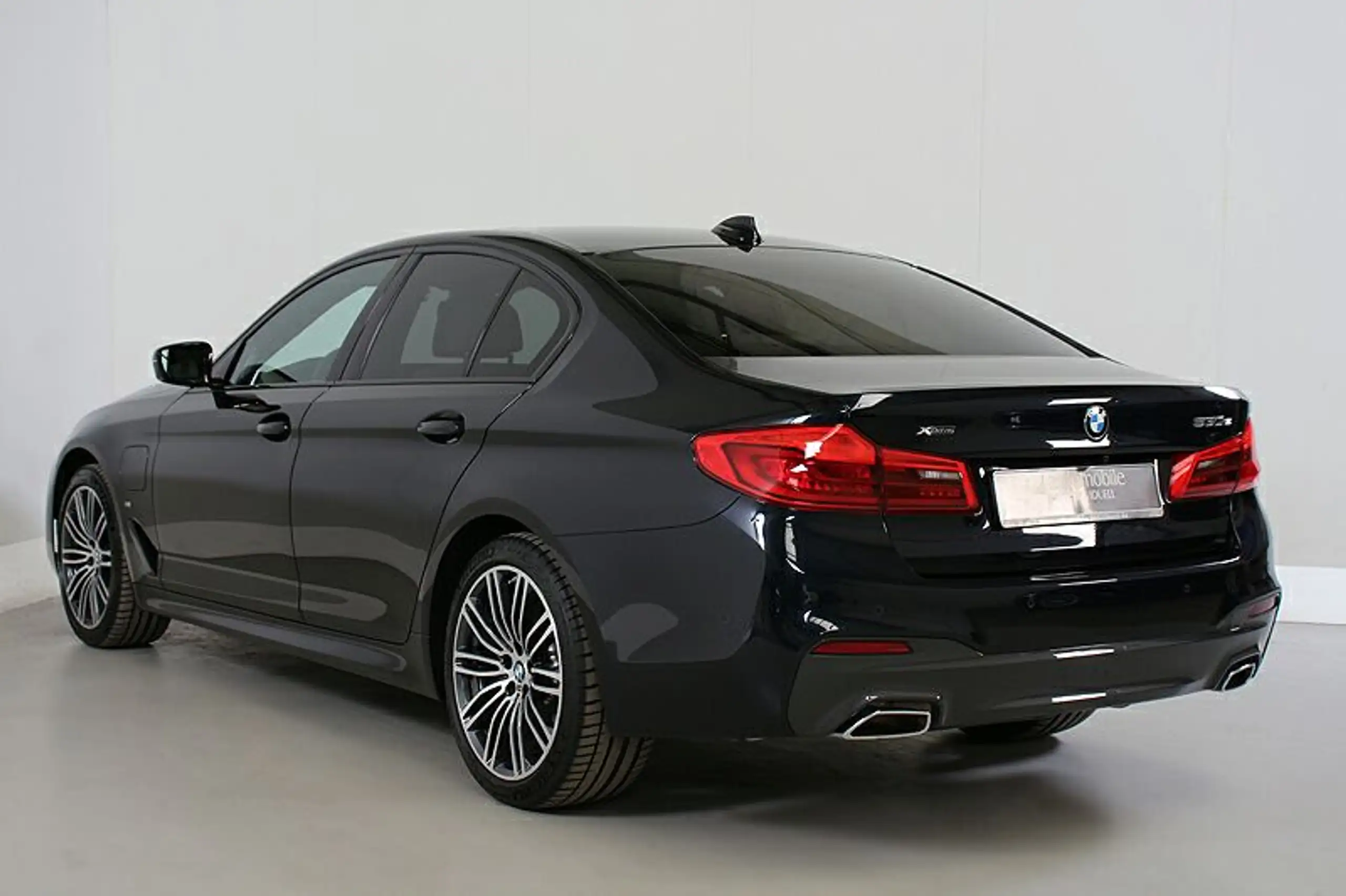 BMW - 530