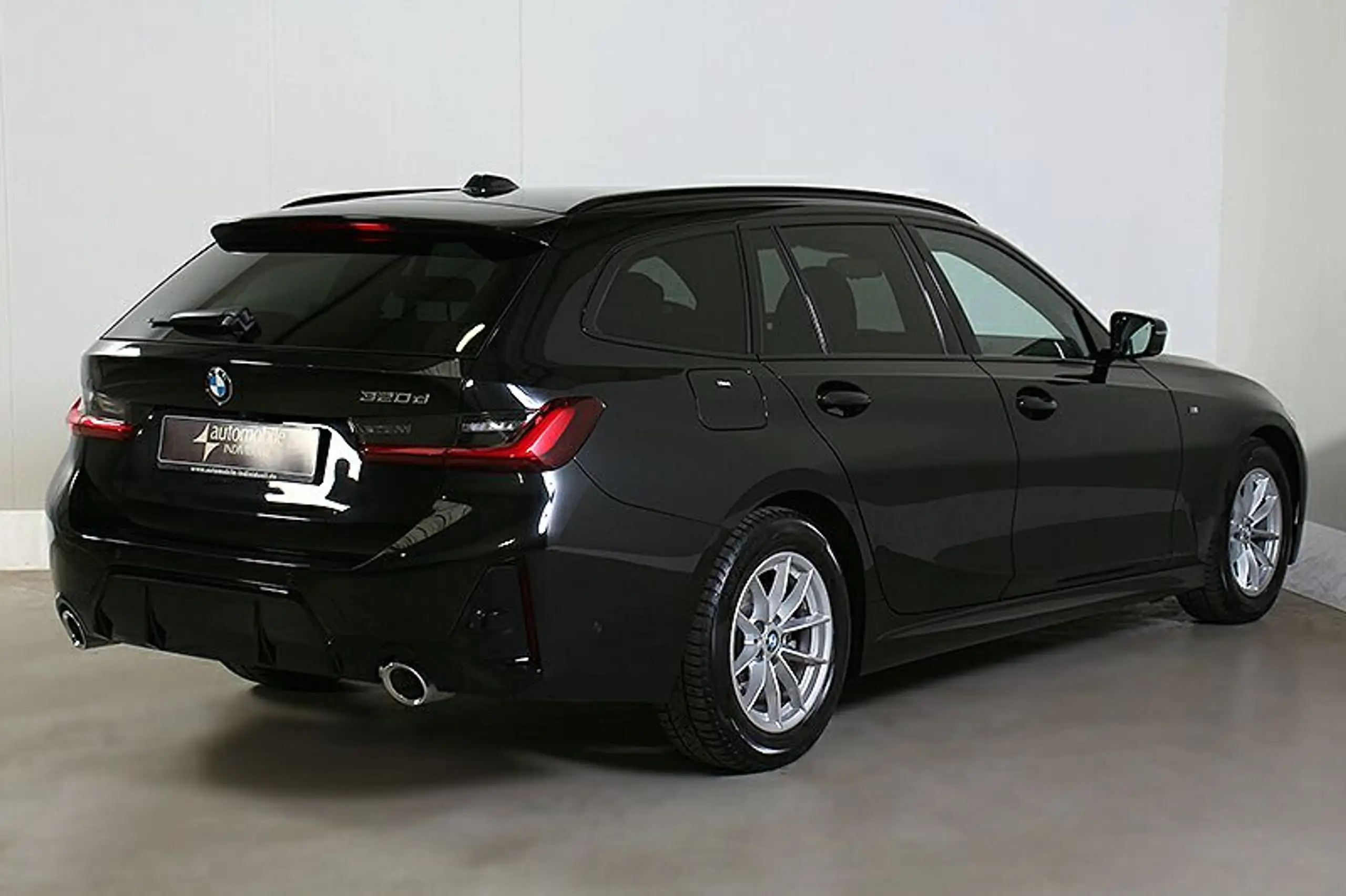 BMW - 320