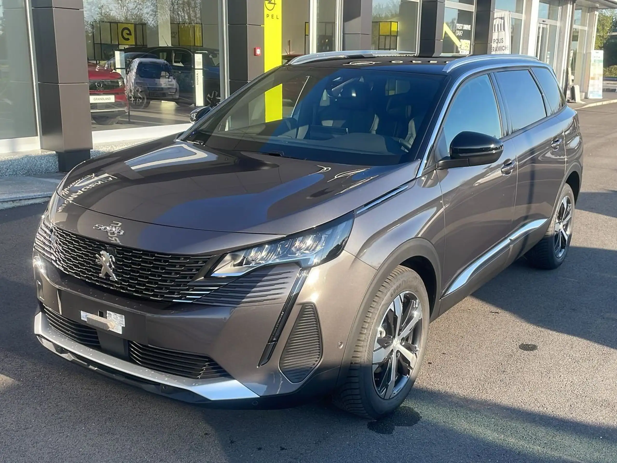 Peugeot - 5008