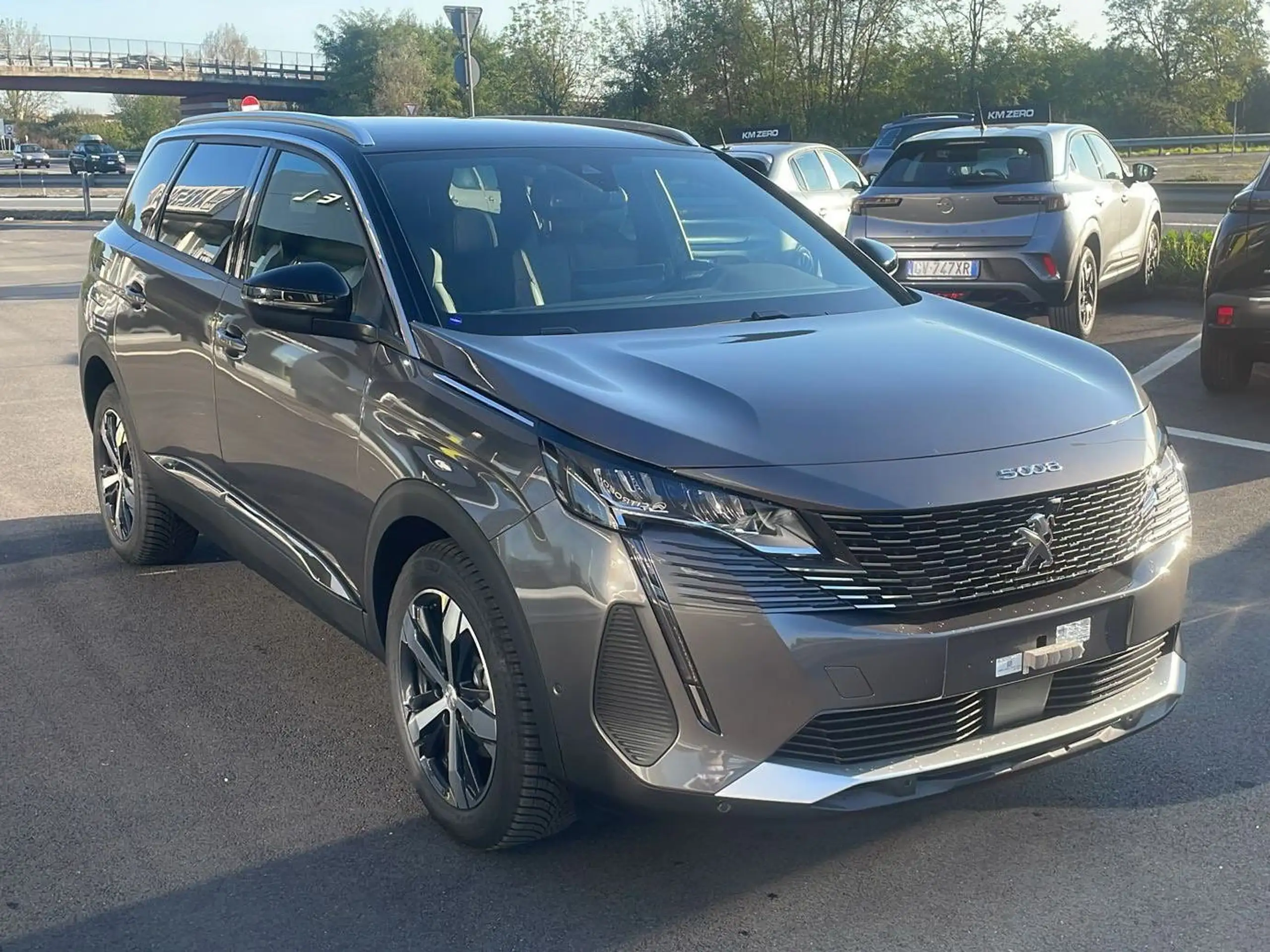 Peugeot - 5008