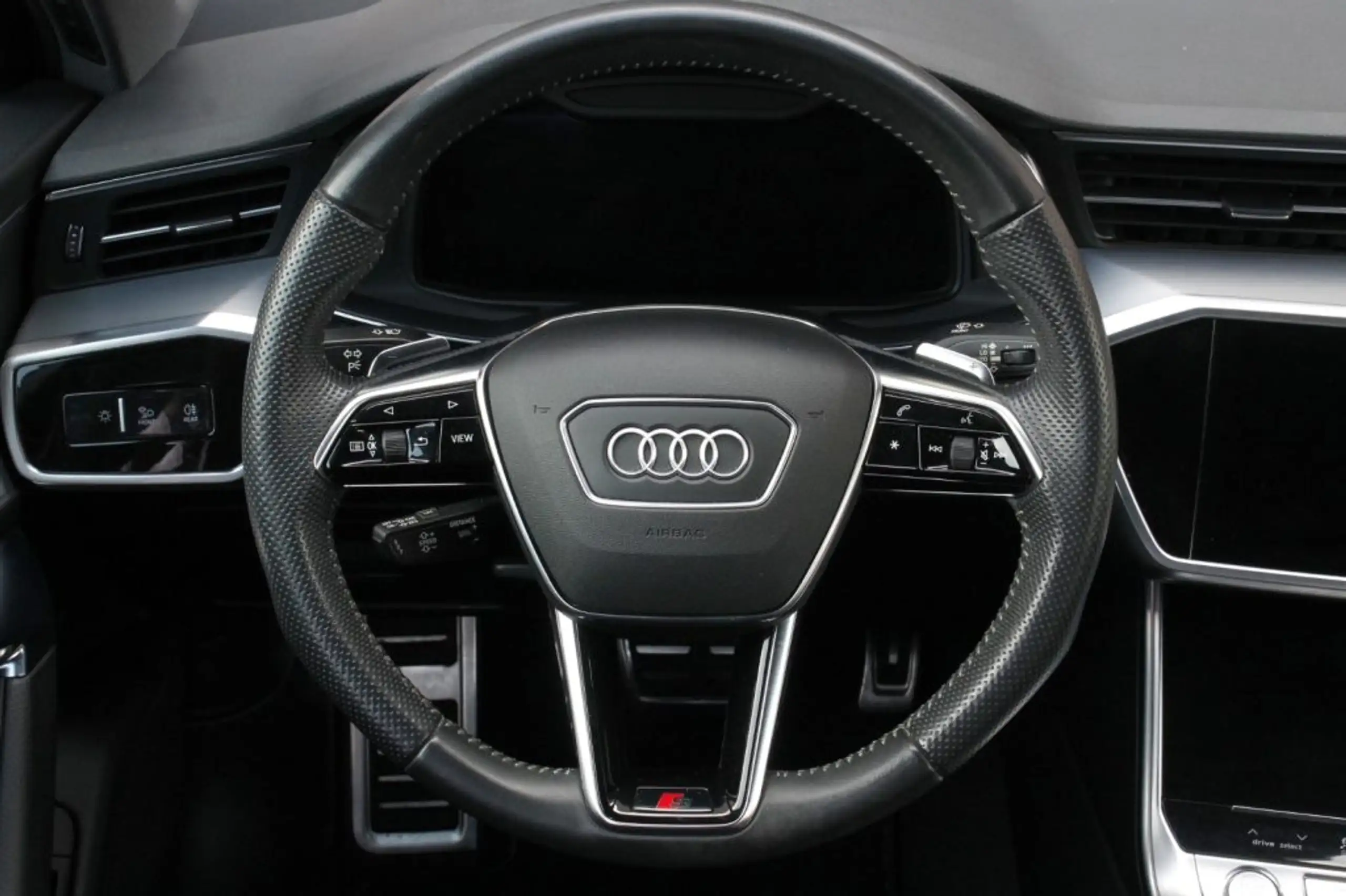 Audi - A6