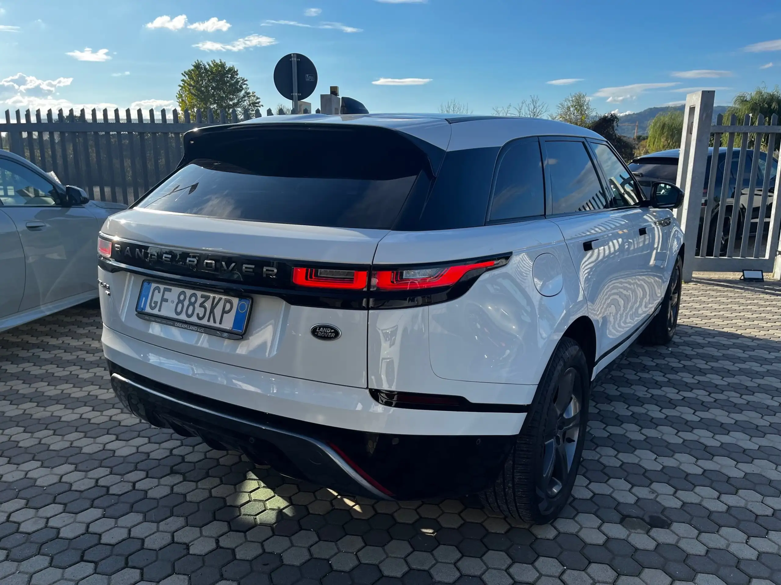 Land Rover - Range Rover Velar