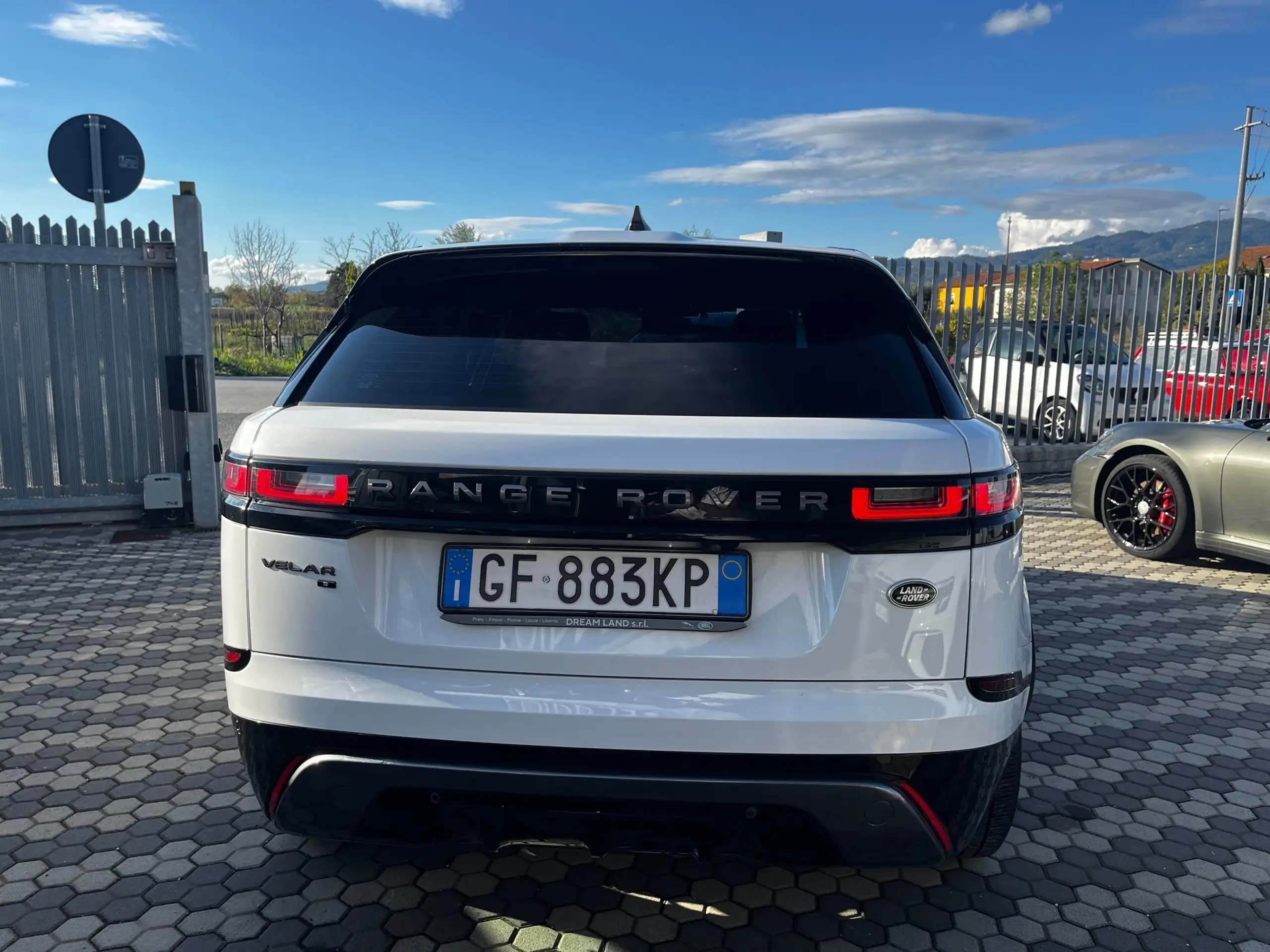 Land Rover - Range Rover Velar