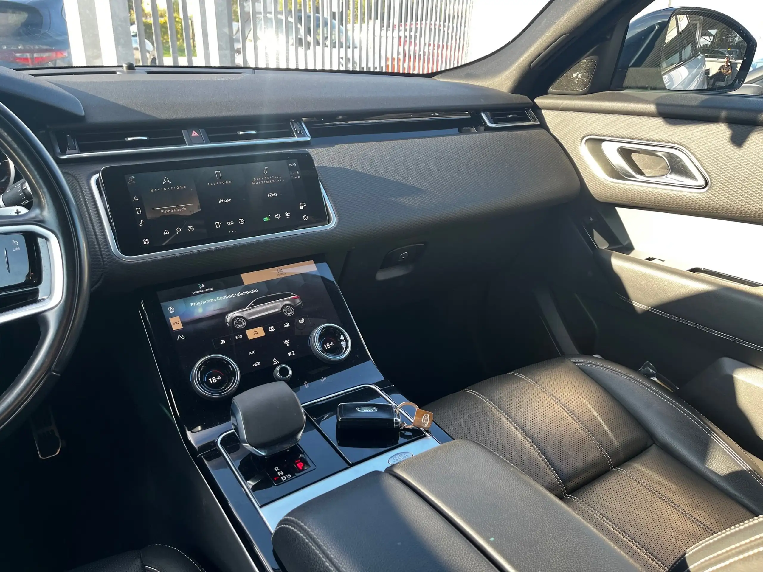 Land Rover - Range Rover Velar