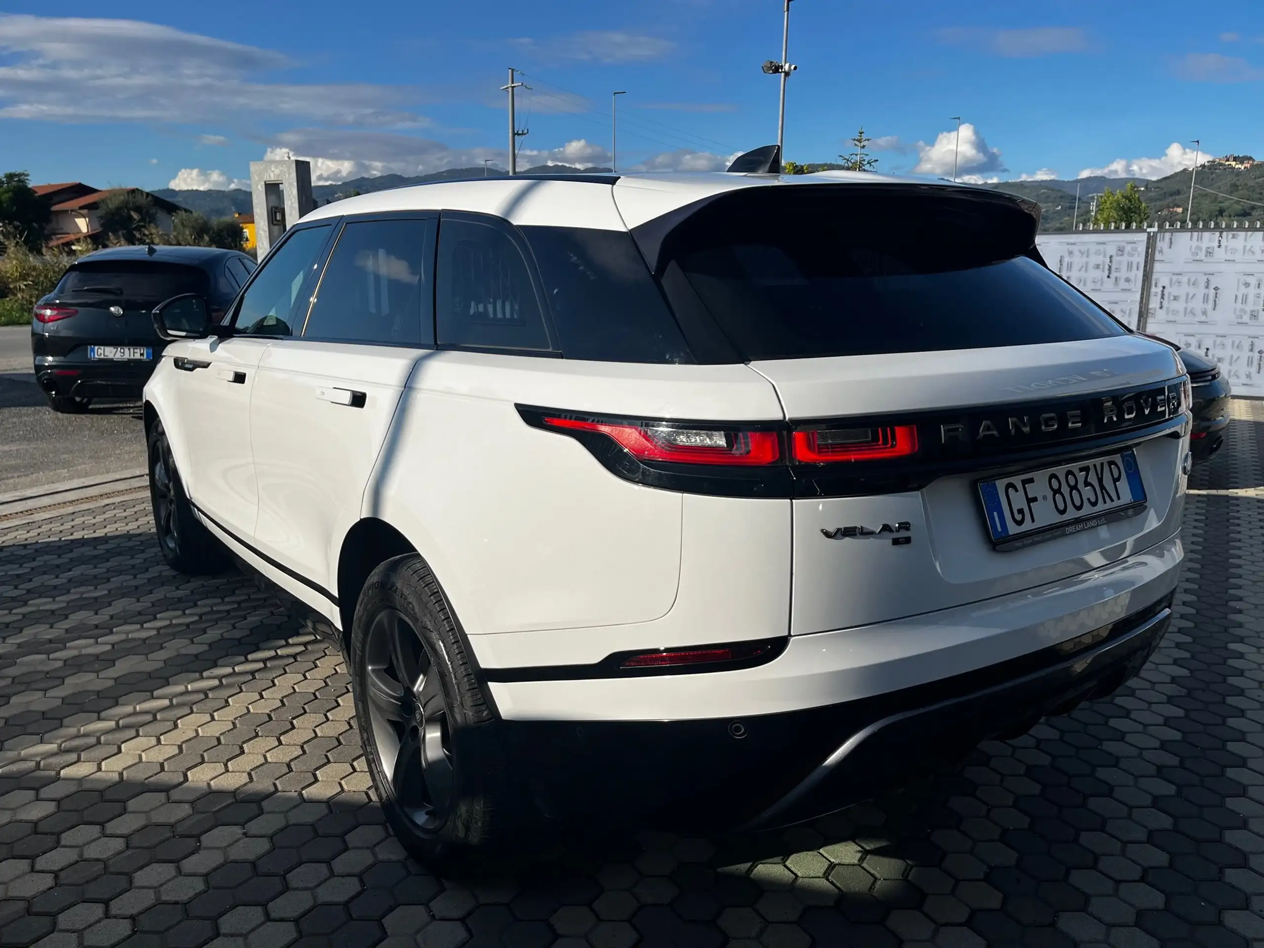 Land Rover - Range Rover Velar