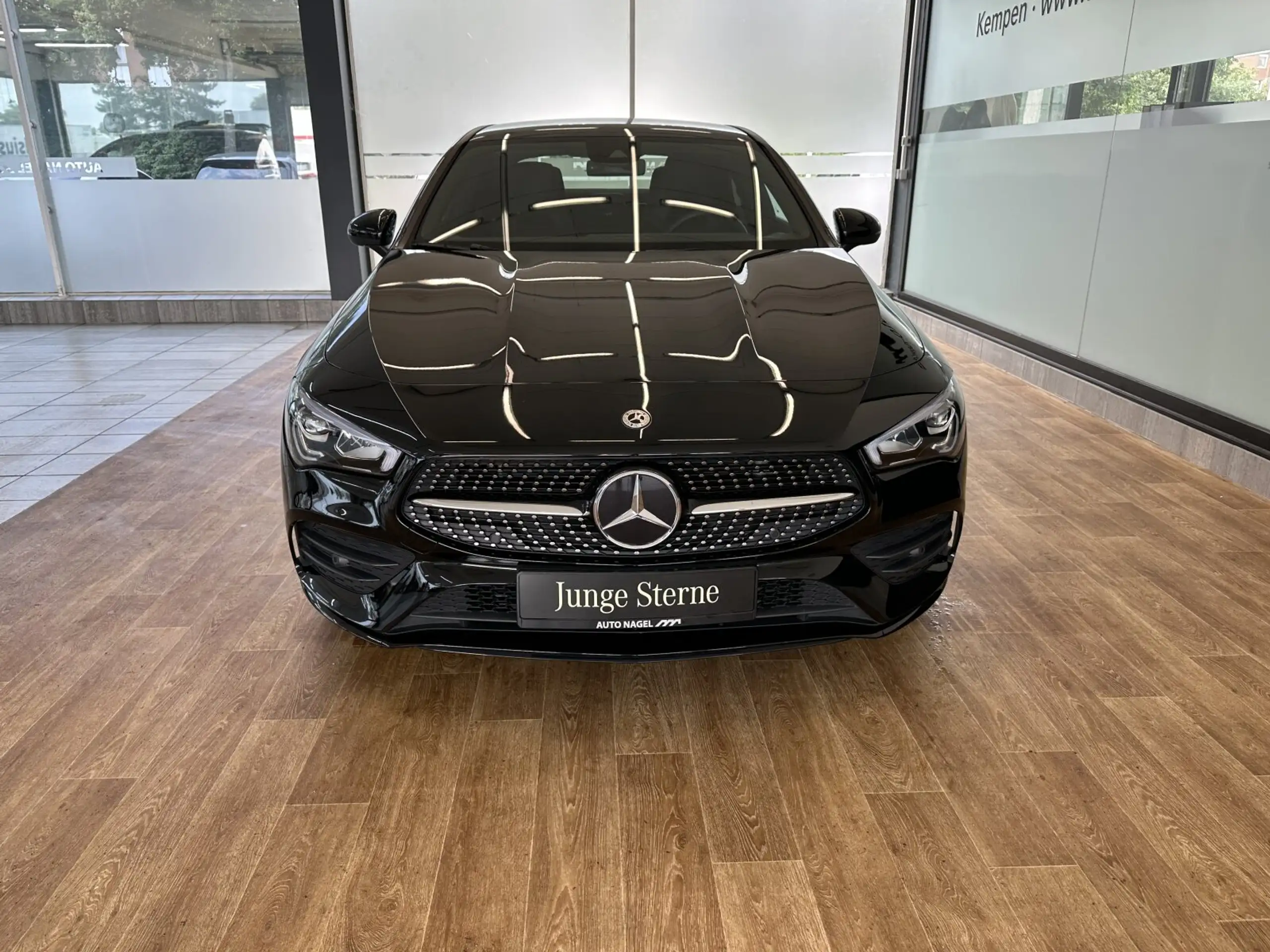 Mercedes-Benz - CLA 200