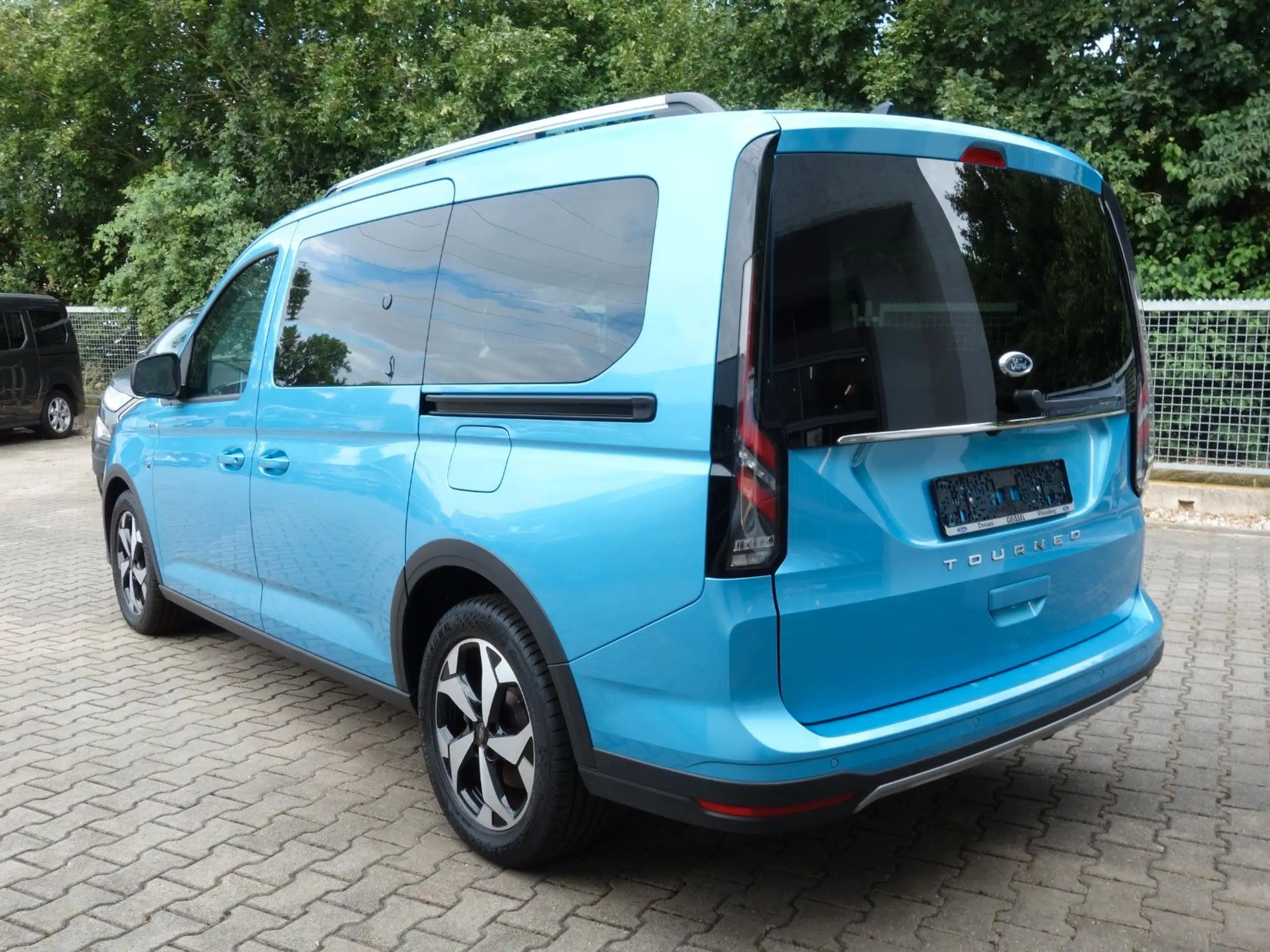 Ford - Grand Tourneo