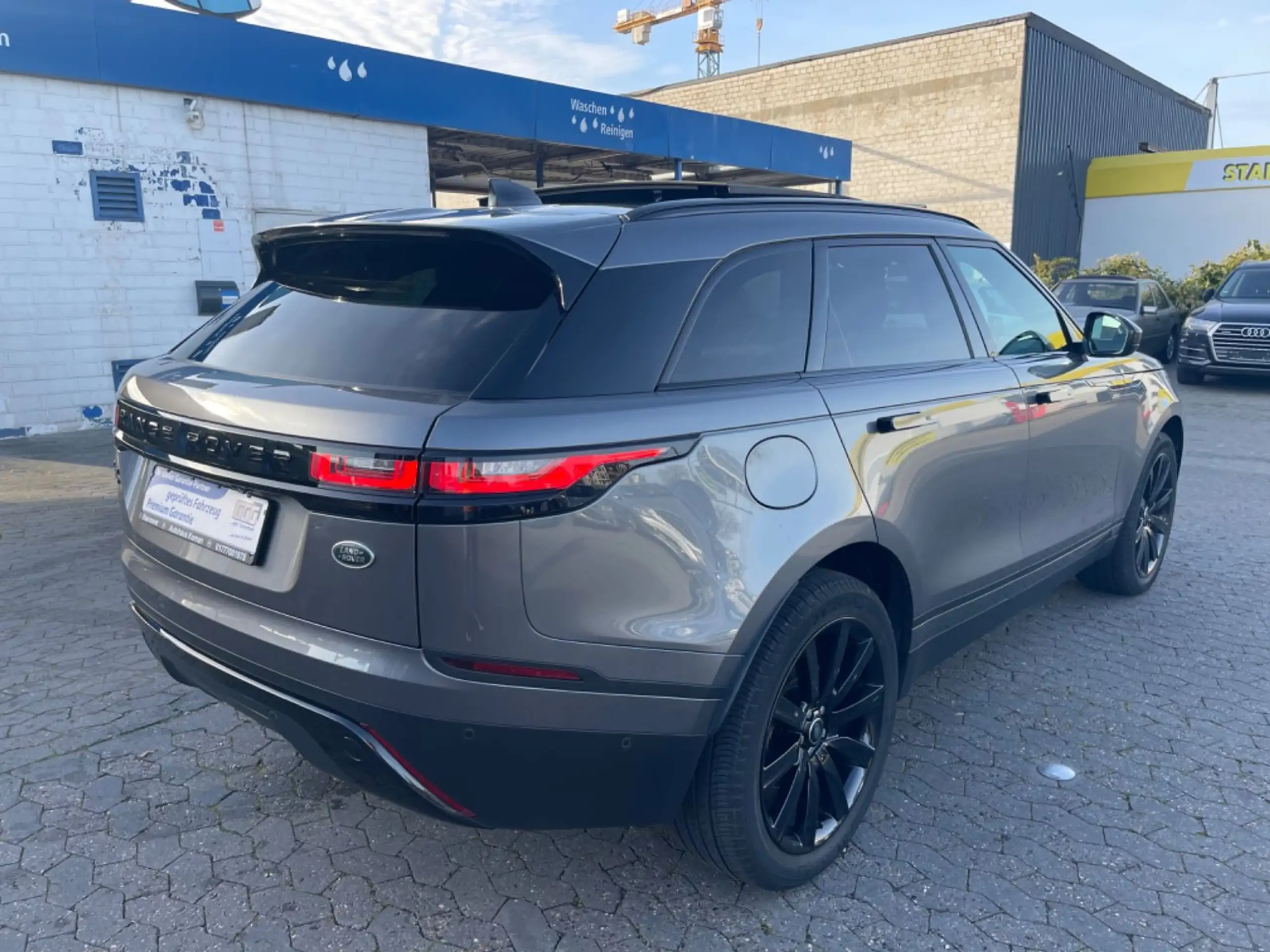 Land Rover - Range Rover Velar