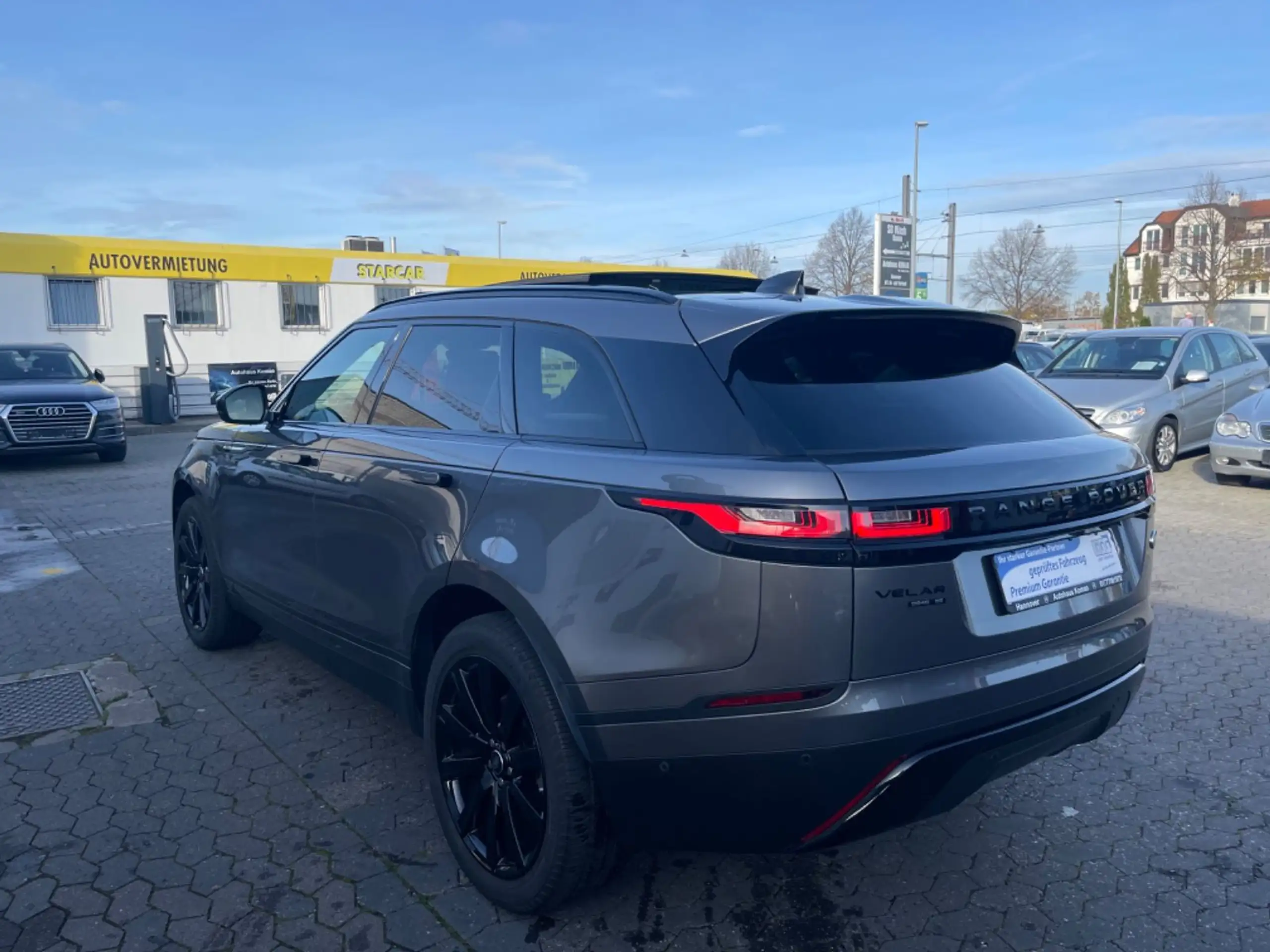 Land Rover - Range Rover Velar