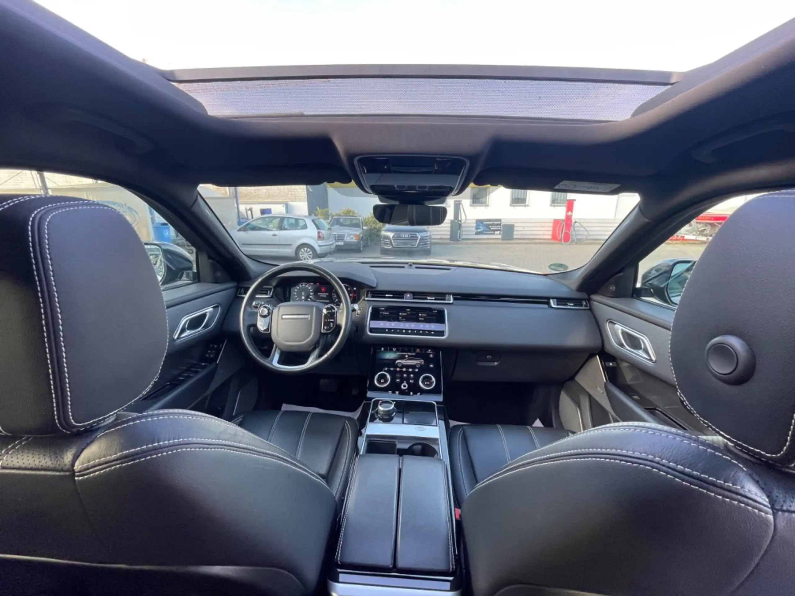 Land Rover - Range Rover Velar