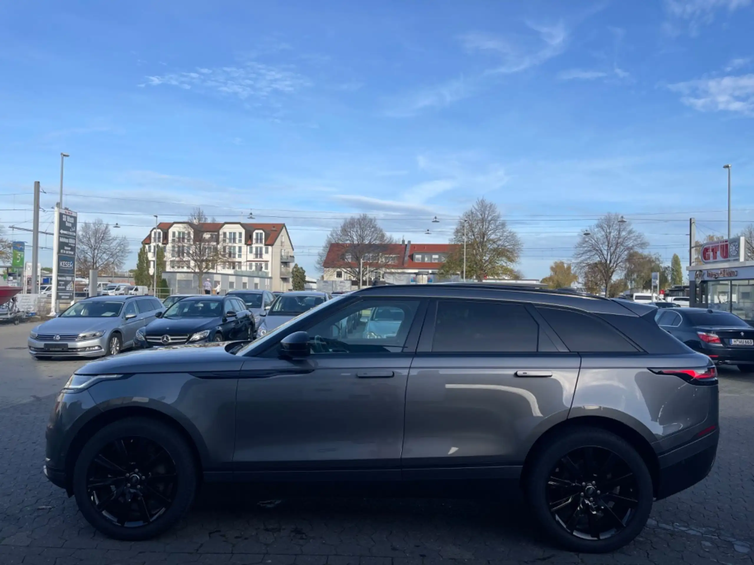 Land Rover - Range Rover Velar