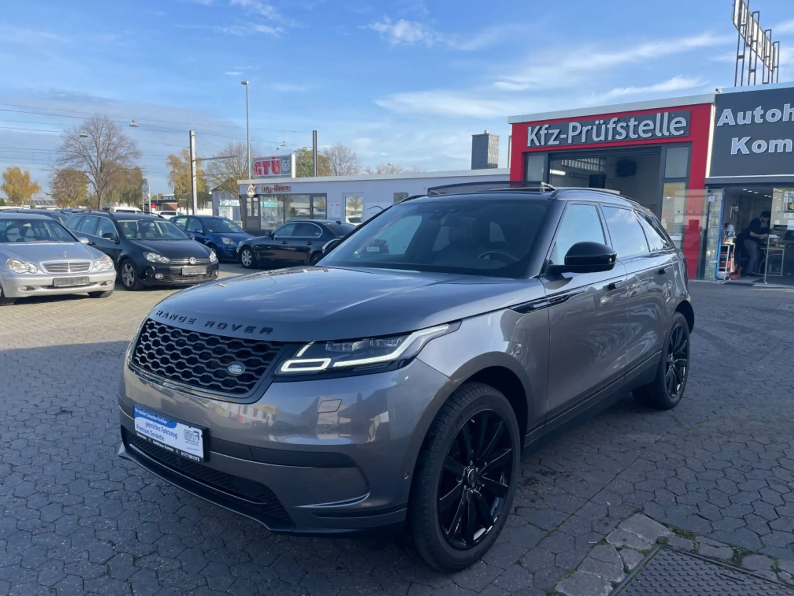 Land Rover - Range Rover Velar