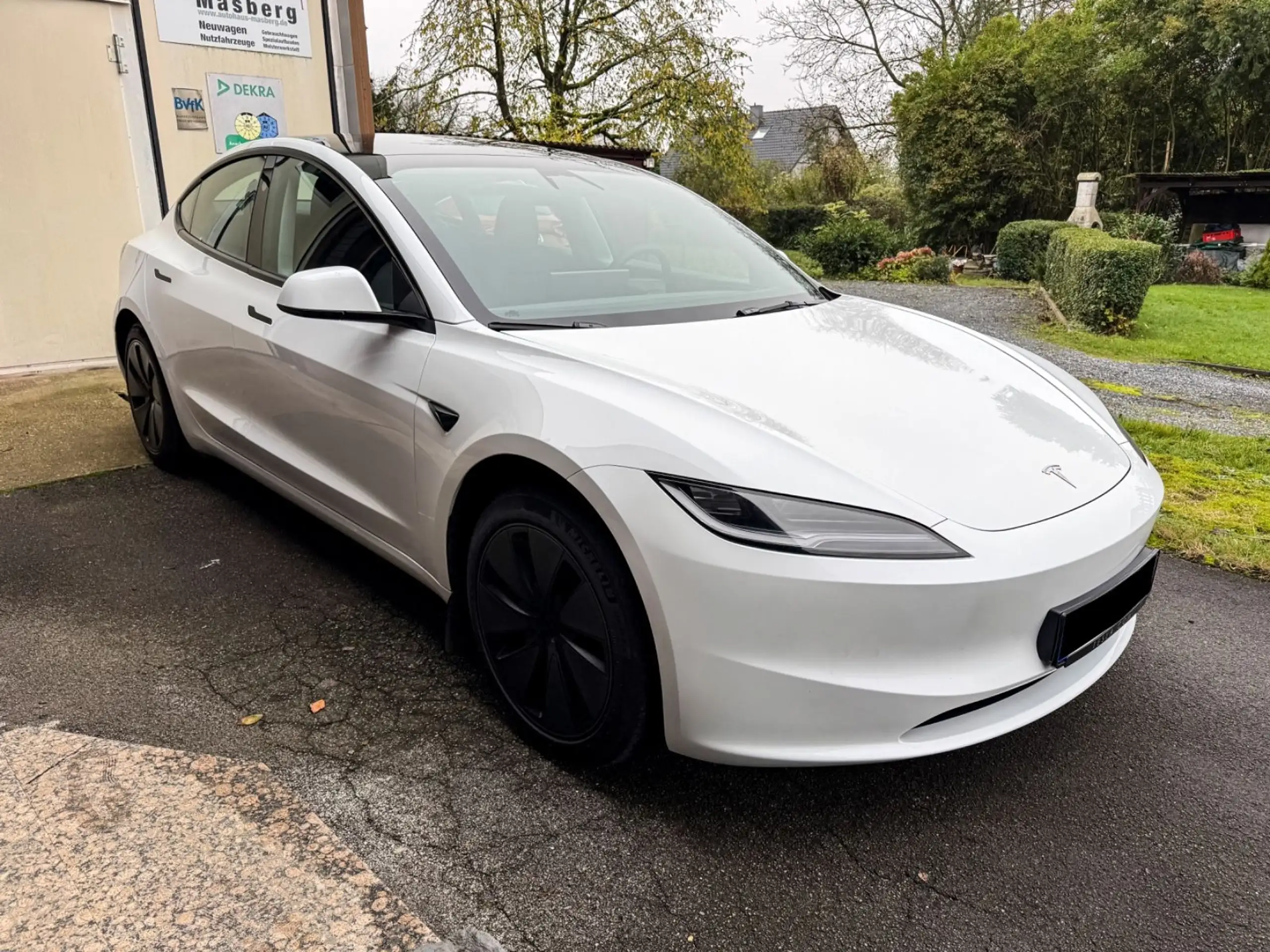 Tesla - Model 3